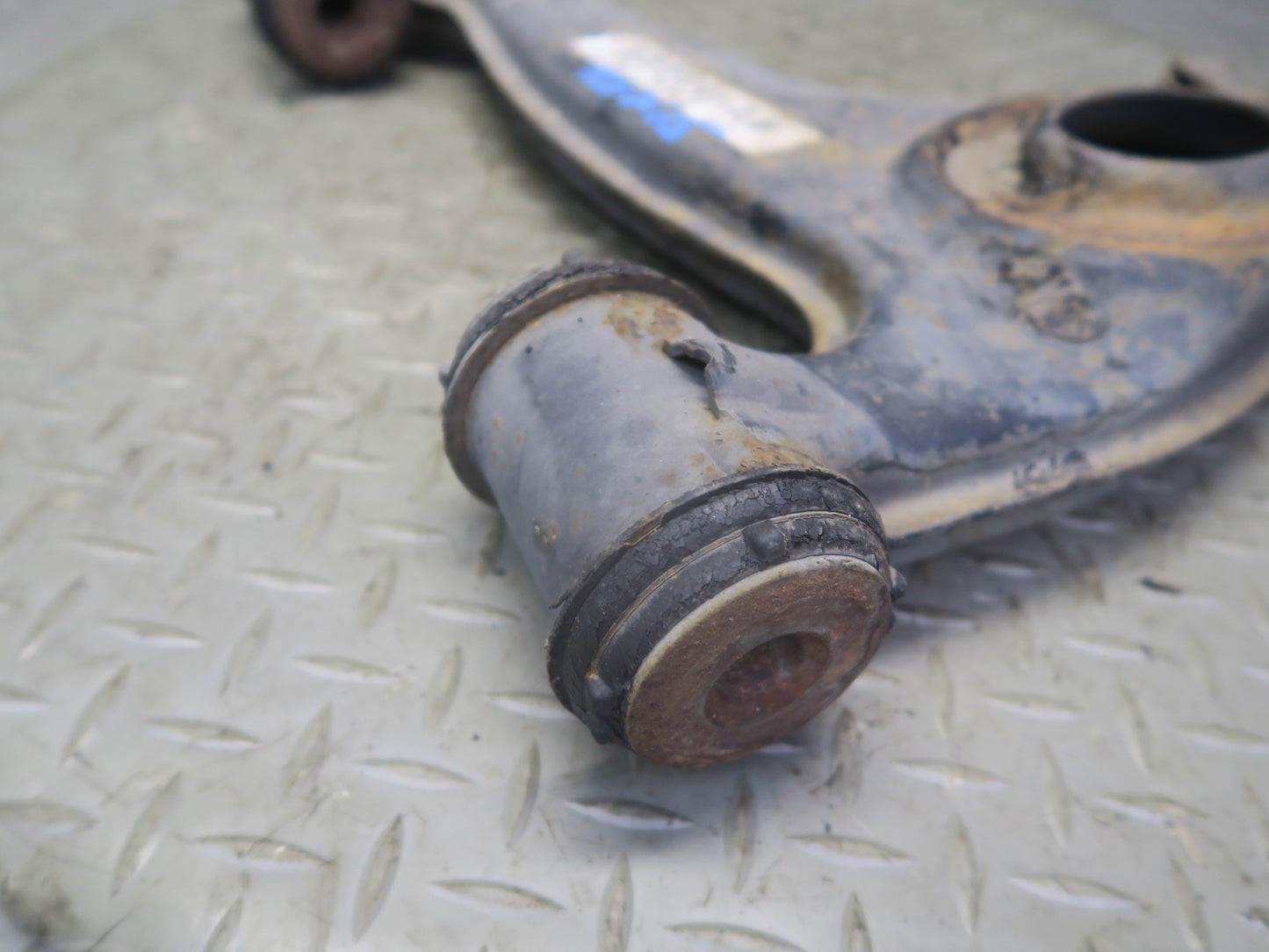 96-98 Mercedes R129 Sl-class Set of 2 Front Suspension Lower Control Arm OEM