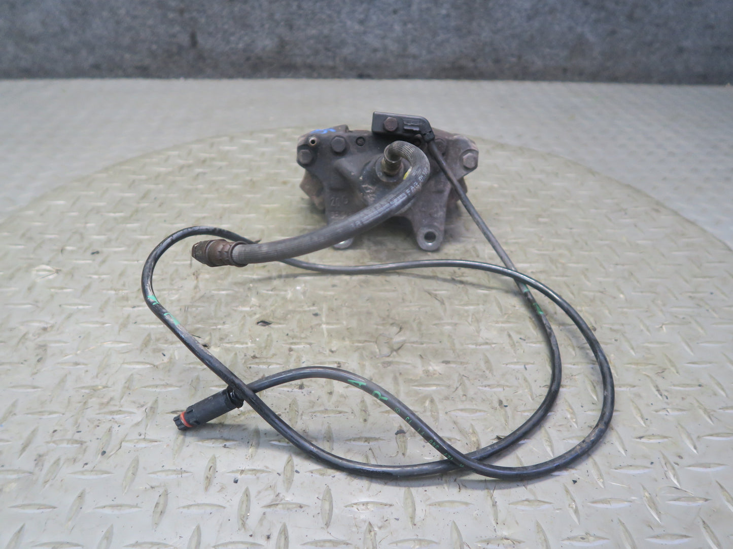 96-98 Mercedes R129 Sl-class Set of 2 Rear Left & Right Brake Caliper OEM