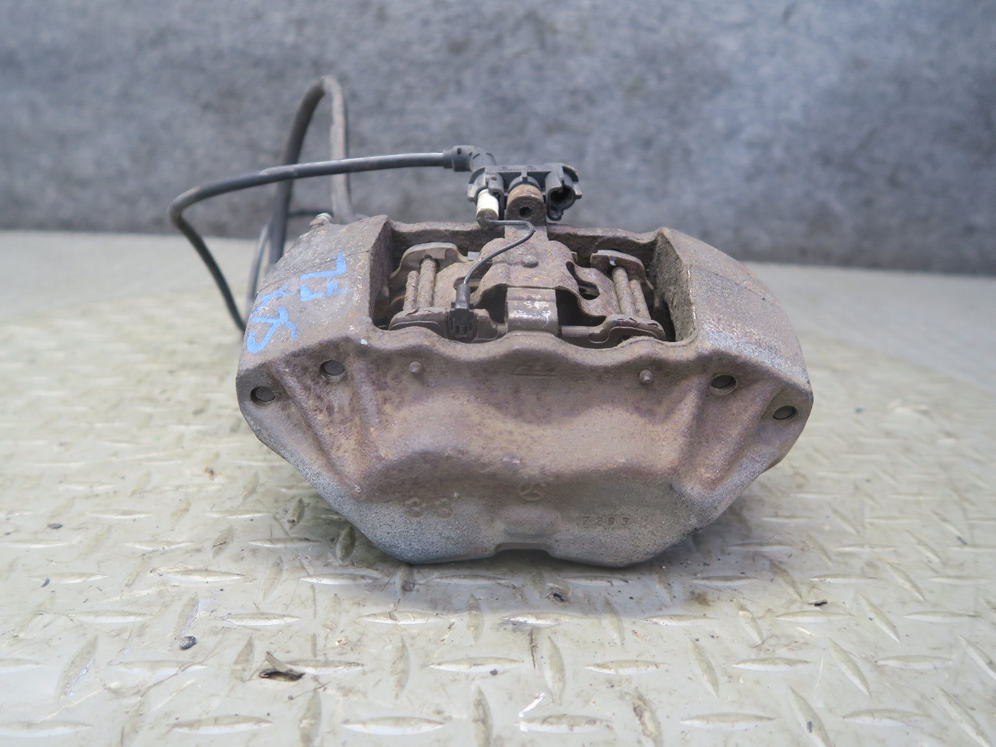 96-98 Mercedes R129 Sl-class Set of 2 Front Left & Right Brake Caliper OEM