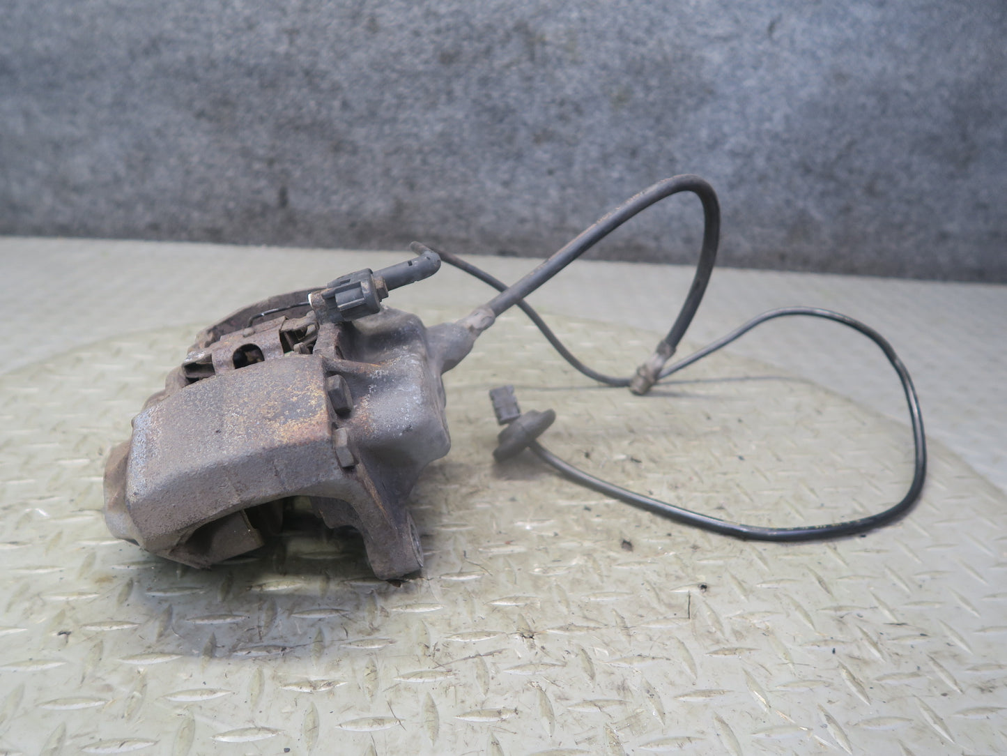 96-98 Mercedes R129 Sl-class Set of 2 Front Left & Right Brake Caliper OEM