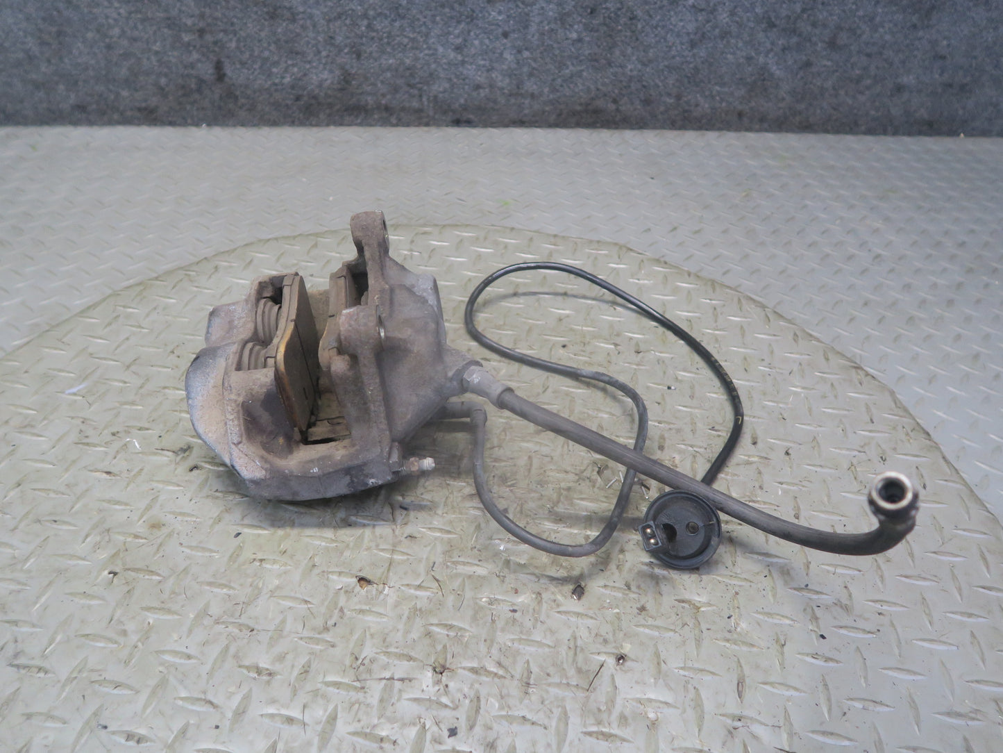 96-98 Mercedes R129 Sl-class Set of 2 Front Left & Right Brake Caliper OEM