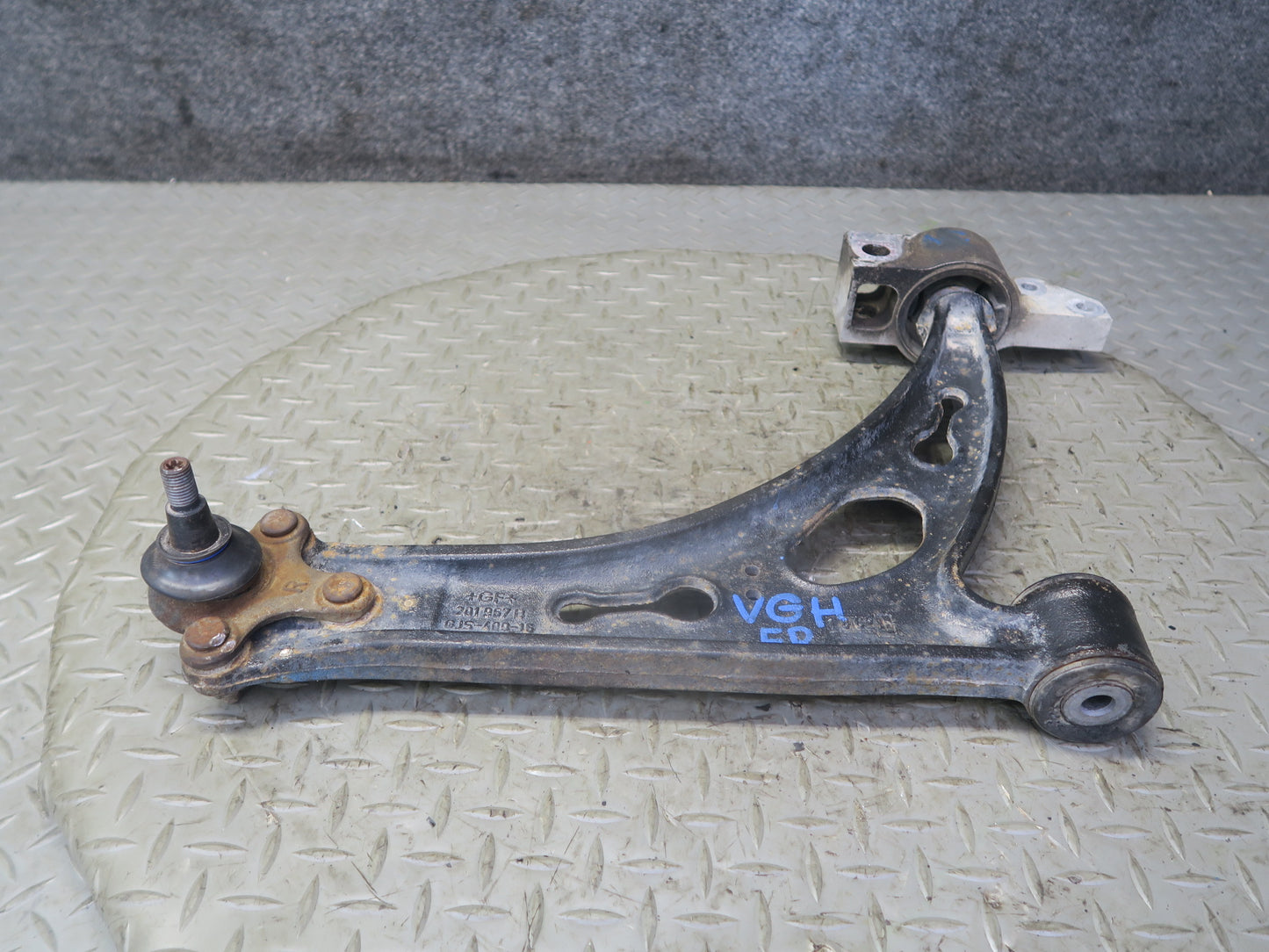 06-09 VW Golf MK5 R32 Front Right Suspension Lower Control Arm