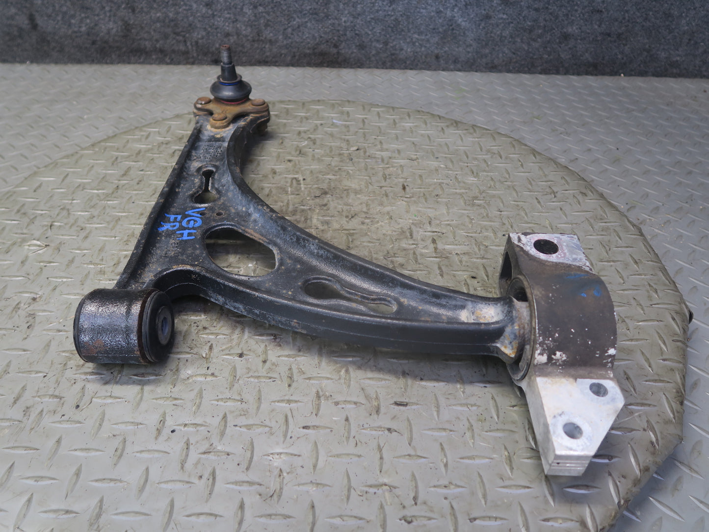 06-09 VW Golf MK5 R32 Front Right Suspension Lower Control Arm