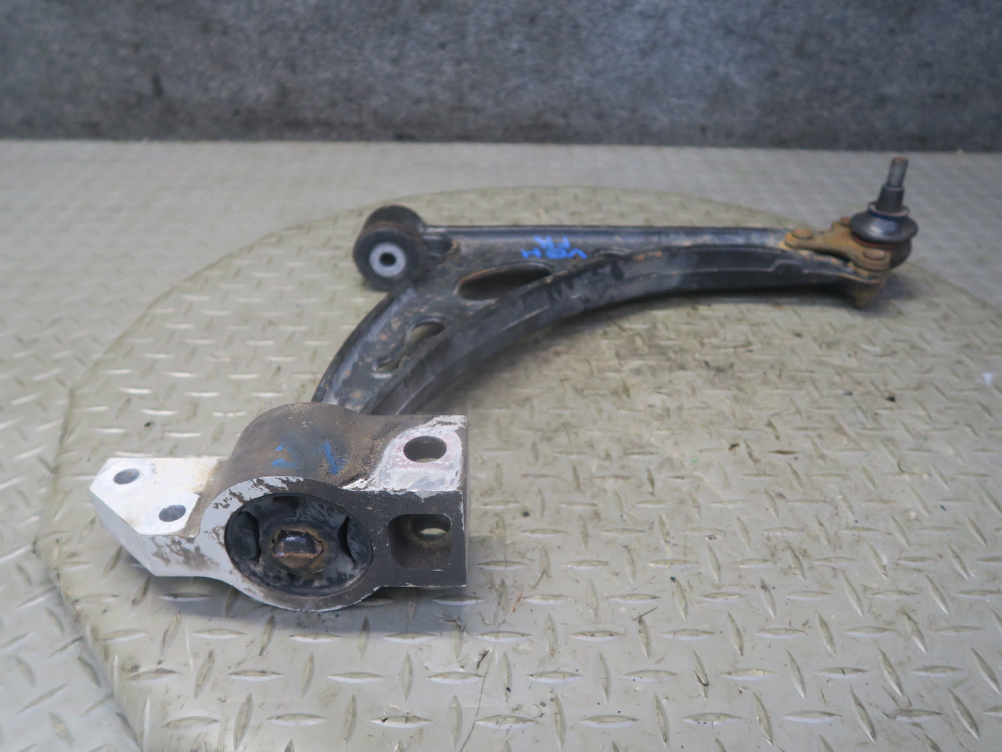 06-09 VW Golf MK5 R32 Front Right Suspension Lower Control Arm