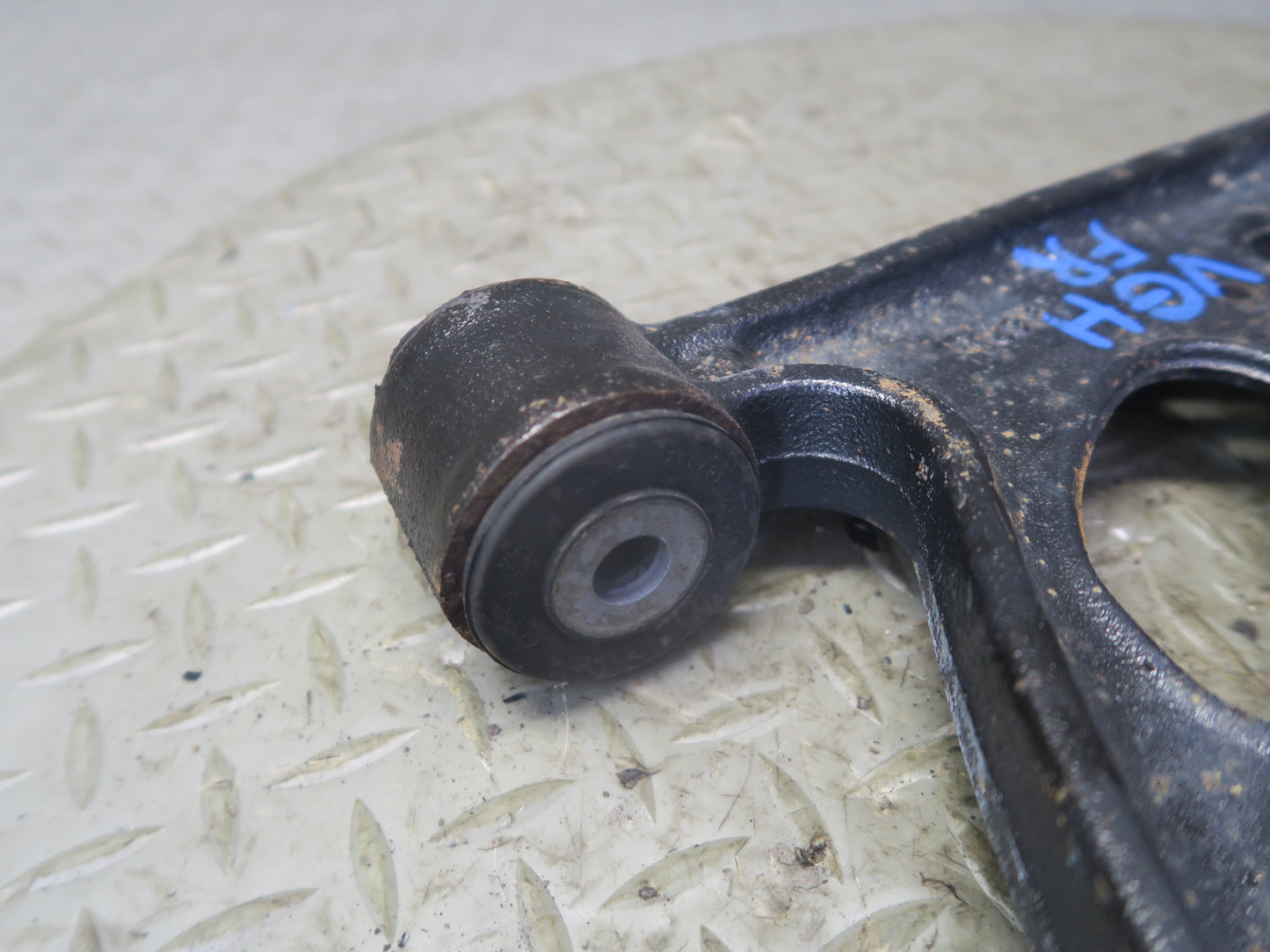 06-09 VW Golf MK5 R32 Front Right Suspension Lower Control Arm