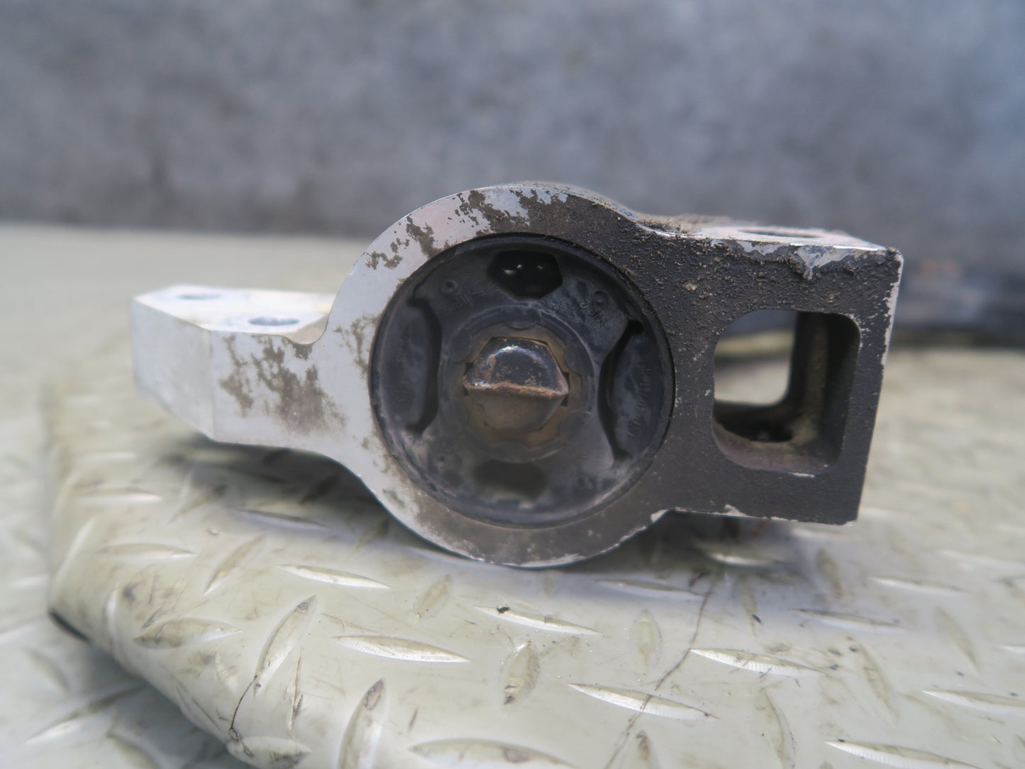 06-09 VW Golf MK5 R32 Front Right Suspension Lower Control Arm