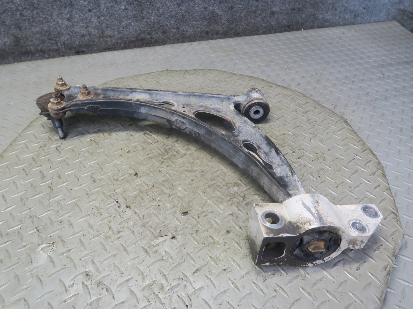 06-09 VW Golf MK5 R32 Front Right Suspension Lower Control Arm