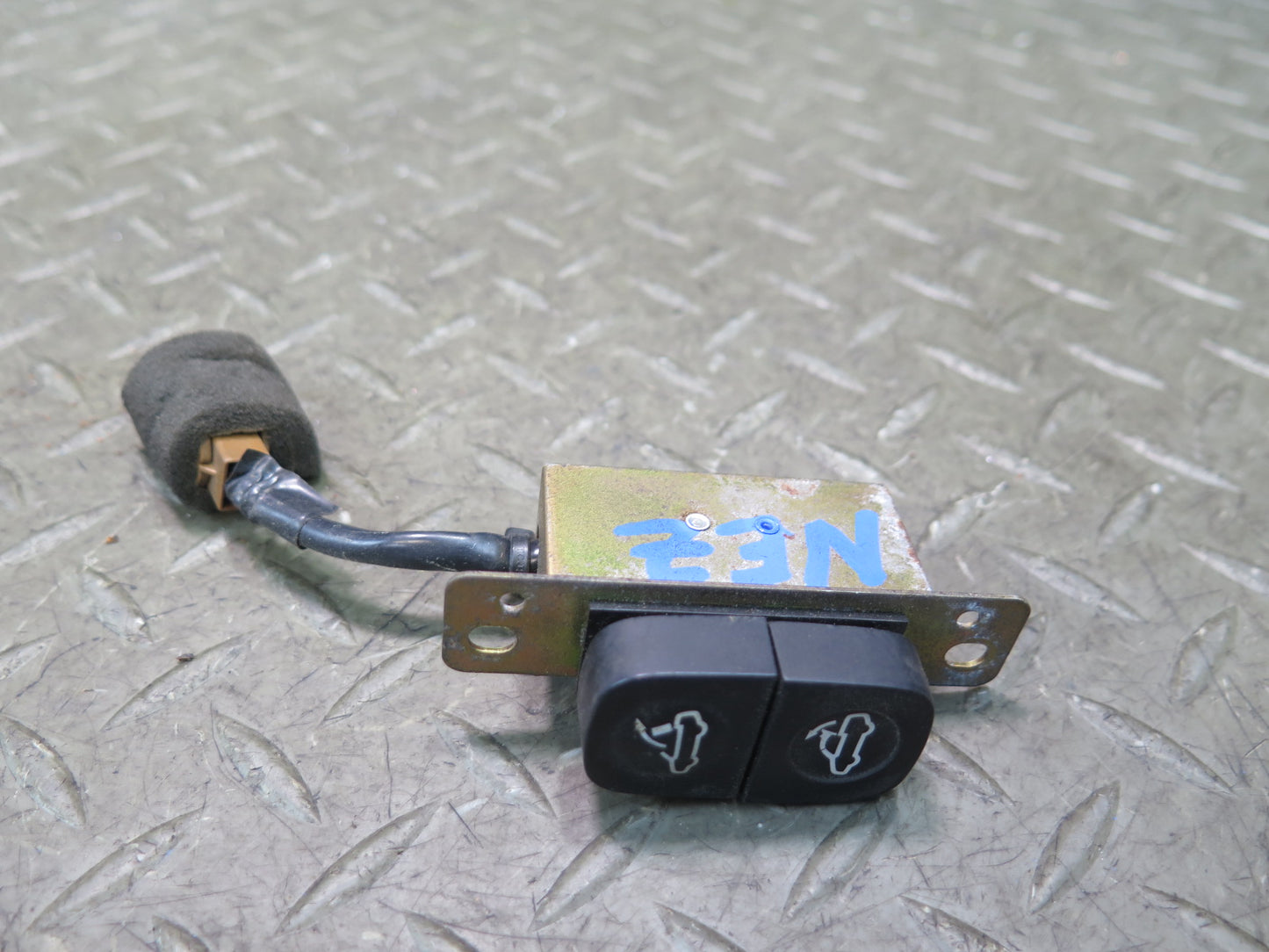 93-96 Nissan 300ZX Z32 Convertible Soft TOP Release Switch Button OEM
