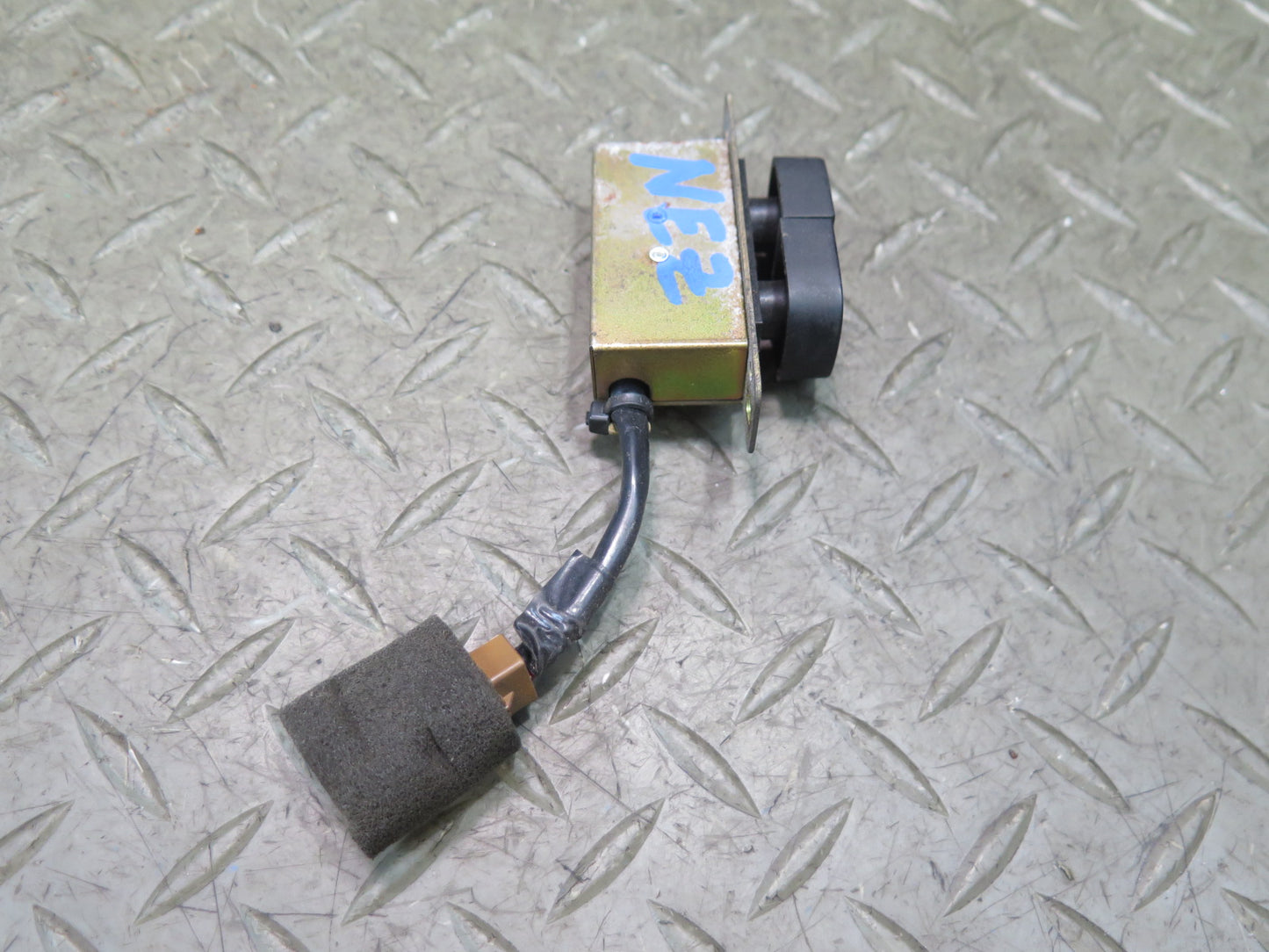 93-96 Nissan 300ZX Z32 Convertible Soft TOP Release Switch Button OEM