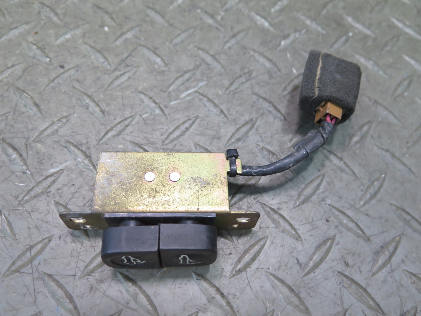 93-96 Nissan 300ZX Z32 Convertible Soft TOP Release Switch Button OEM