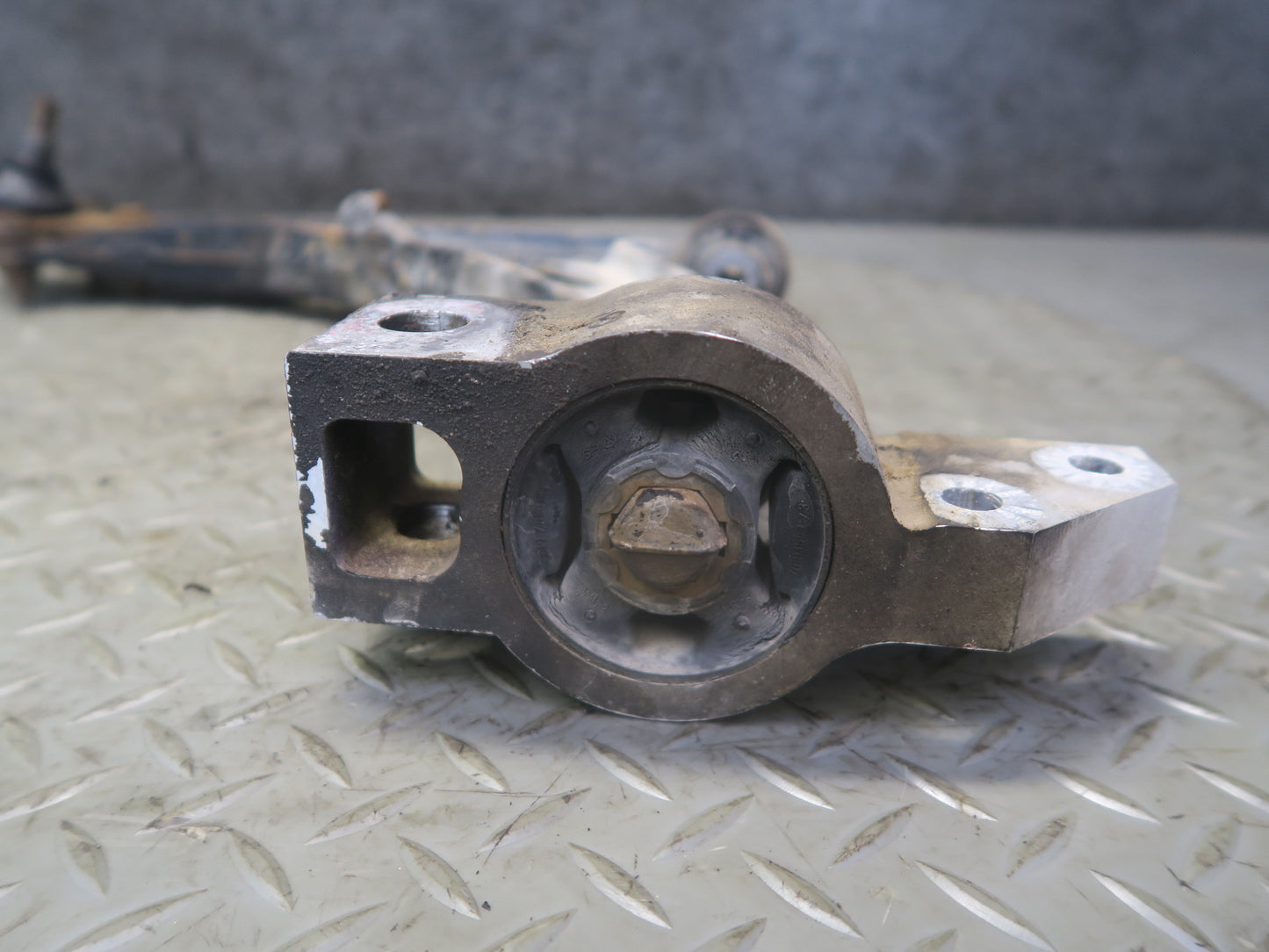 06-09 VW Golf MK5 R32 Front Left Suspension Lower Control Arm 1K0407153G