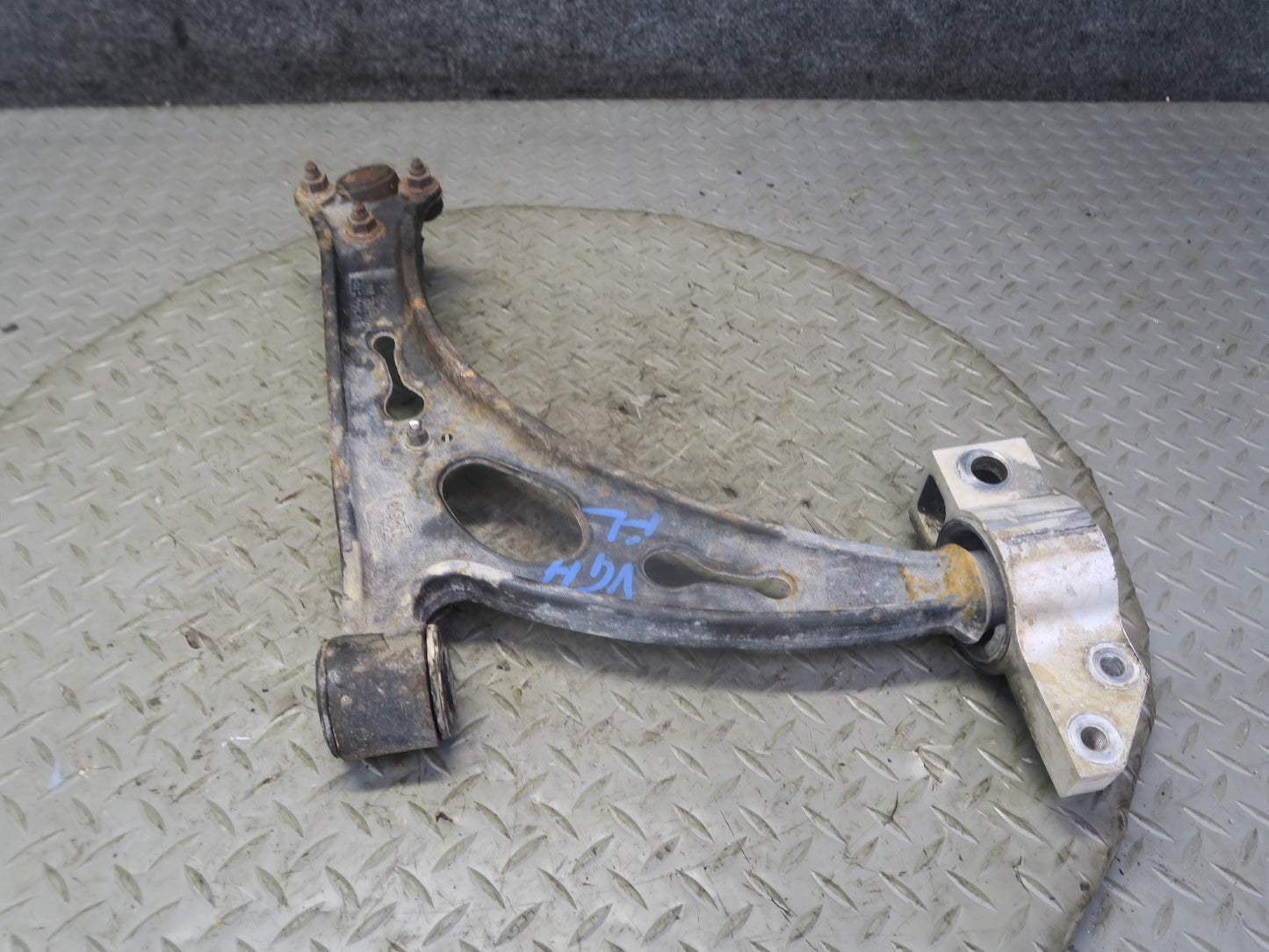 06-09 VW Golf MK5 R32 Front Left Suspension Lower Control Arm 1K0407153G
