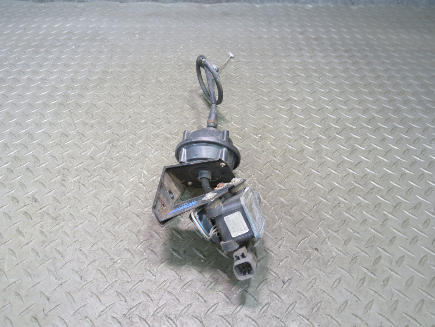 1990-1996 Nissan 300ZX Z32 M/T Cruise Control Speed Regulator Actuator Assembly