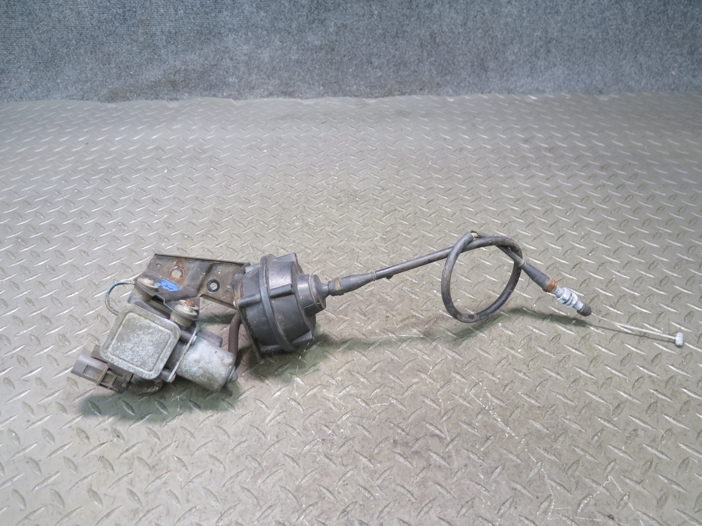 1990-1996 Nissan 300ZX Z32 M/T Cruise Control Speed Regulator Actuator Assembly