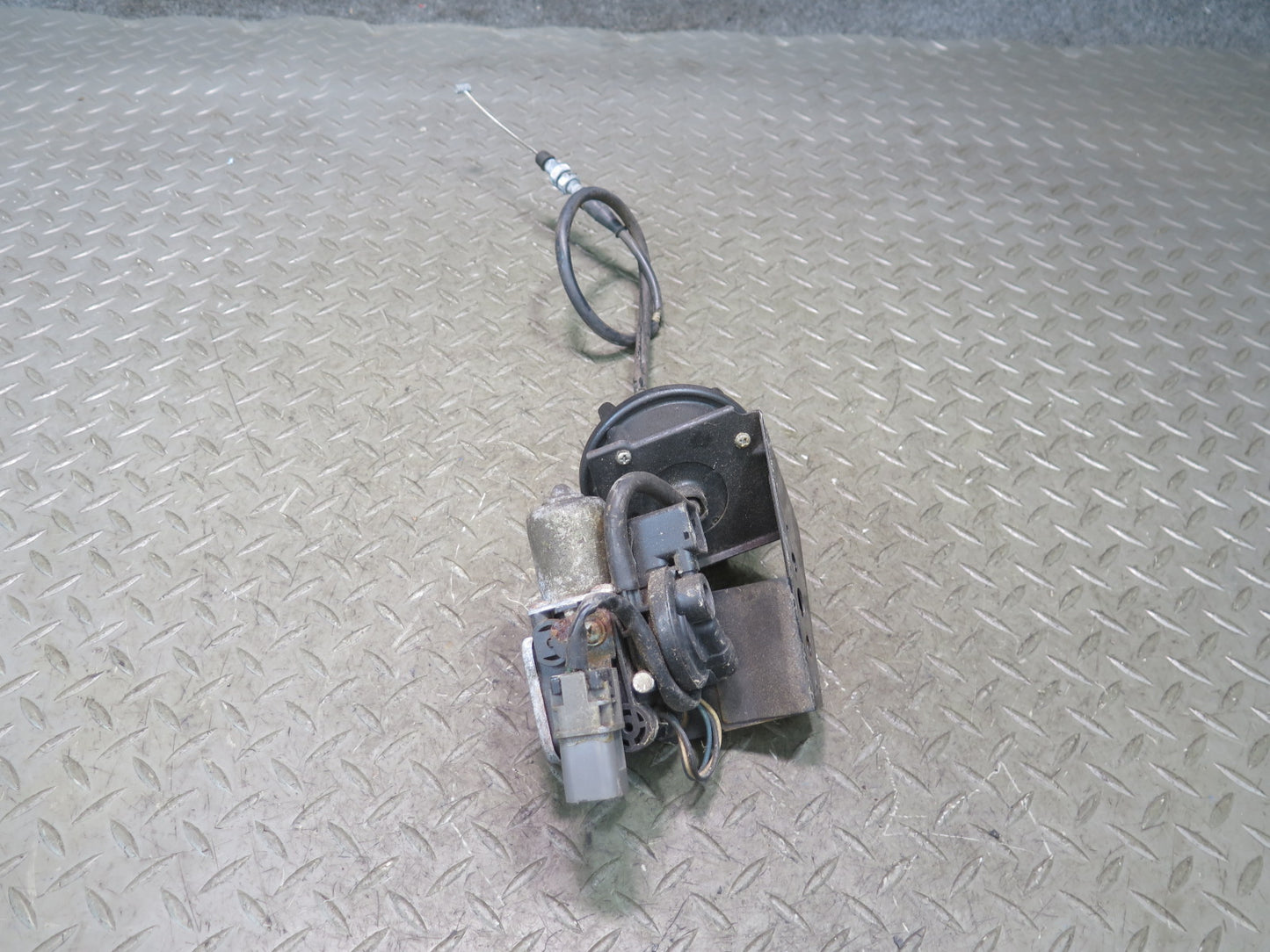 1990-1996 Nissan 300ZX Z32 M/T Cruise Control Speed Regulator Actuator Assembly