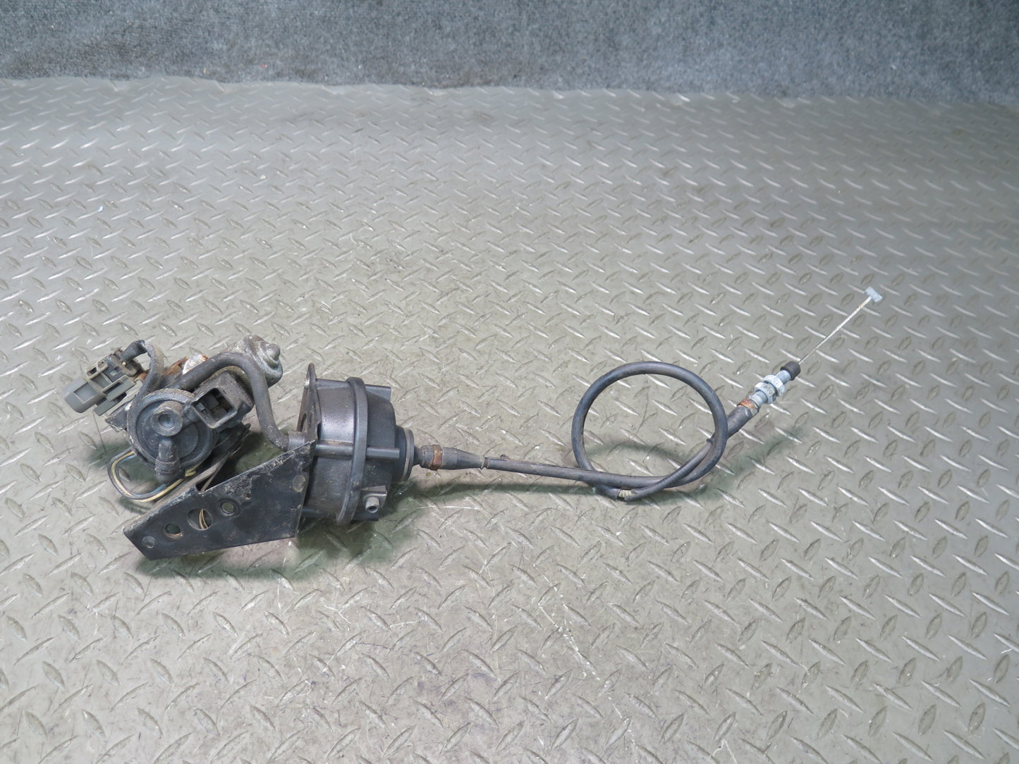 1990-1996 Nissan 300ZX Z32 M/T Cruise Control Speed Regulator Actuator Assembly