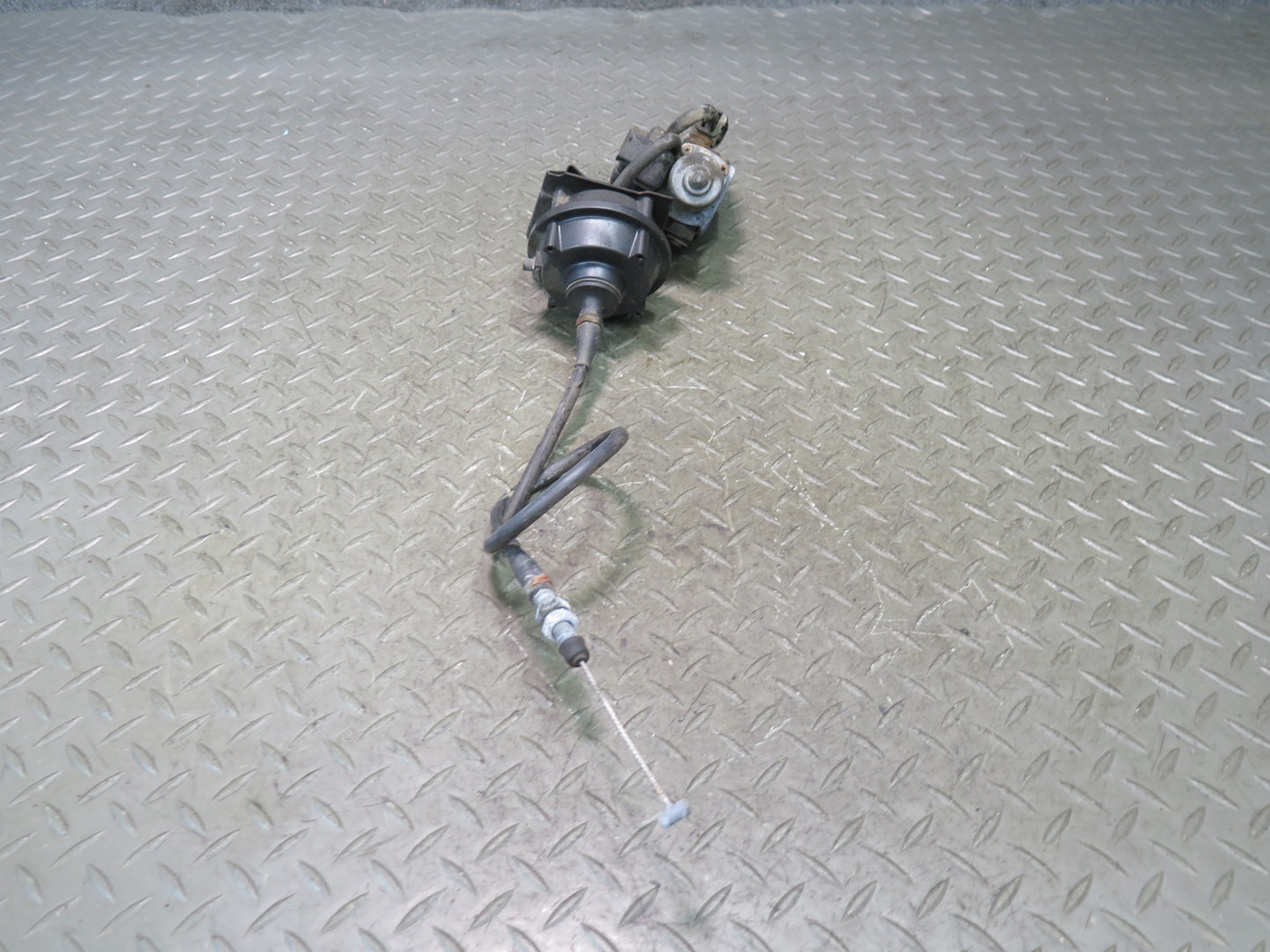1990-1996 Nissan 300ZX Z32 M/T Cruise Control Speed Regulator Actuator Assembly