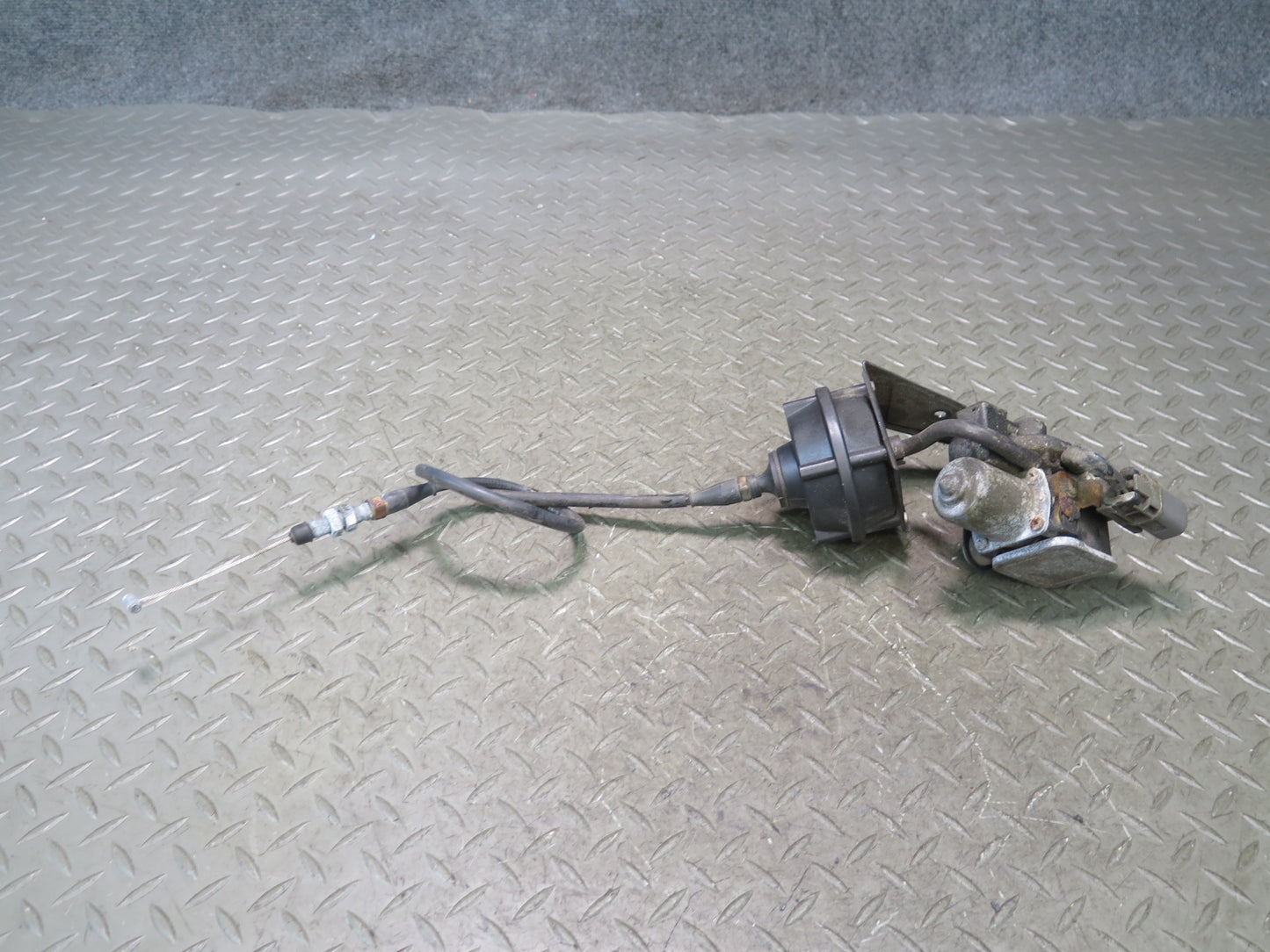 1990-1996 Nissan 300ZX Z32 M/T Cruise Control Speed Regulator Actuator Assembly