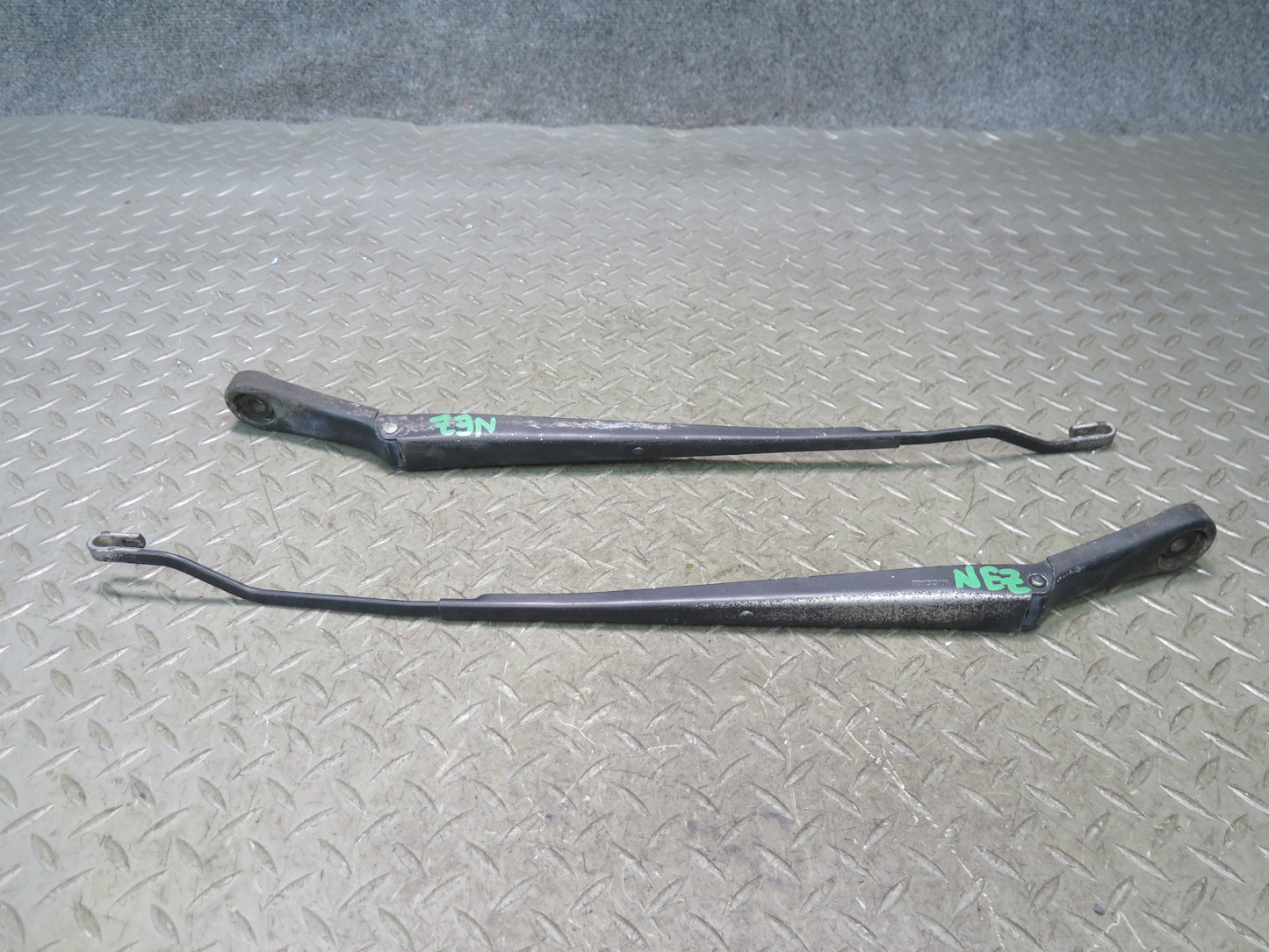 90-96 Nissan Z32 300ZX 2+0 Set of 2 Front Windshield Left & Right Wiper Arm OEM