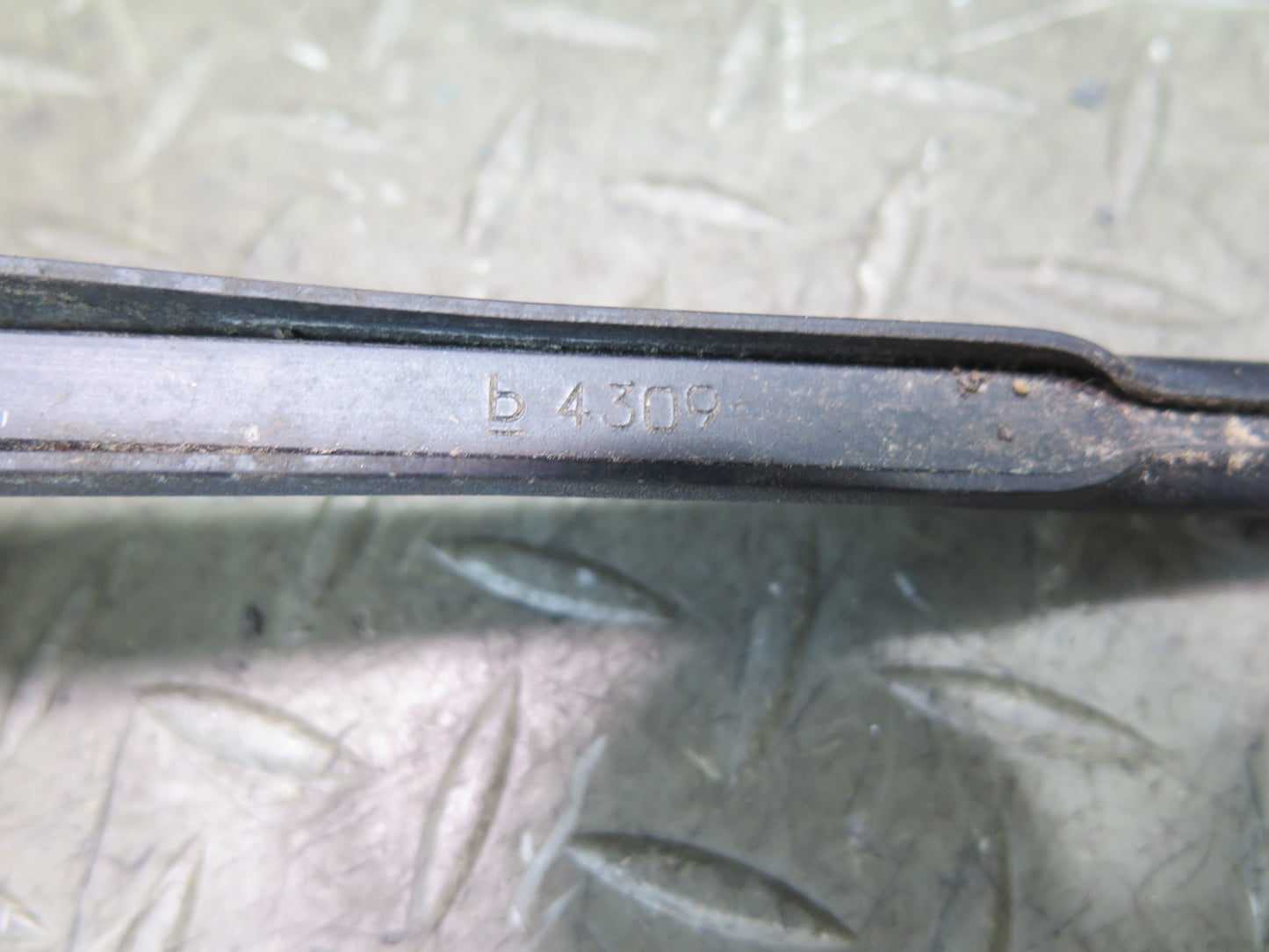 90-96 Nissan Z32 300ZX 2+0 Set of 2 Front Windshield Left & Right Wiper Arm OEM