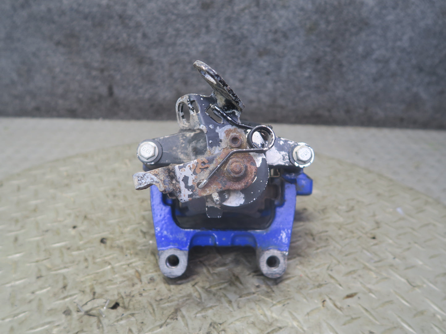 2008 VW Golf MK5 R32 AWD Set of 2 Rear Left & Right Brake Caliper OEM