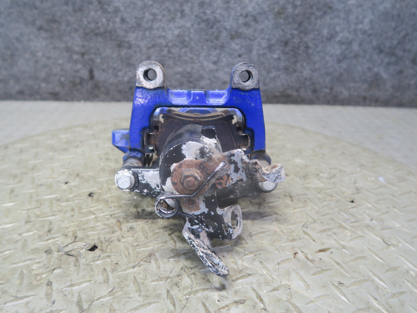 2008 VW Golf MK5 R32 AWD Set of 2 Rear Left & Right Brake Caliper OEM