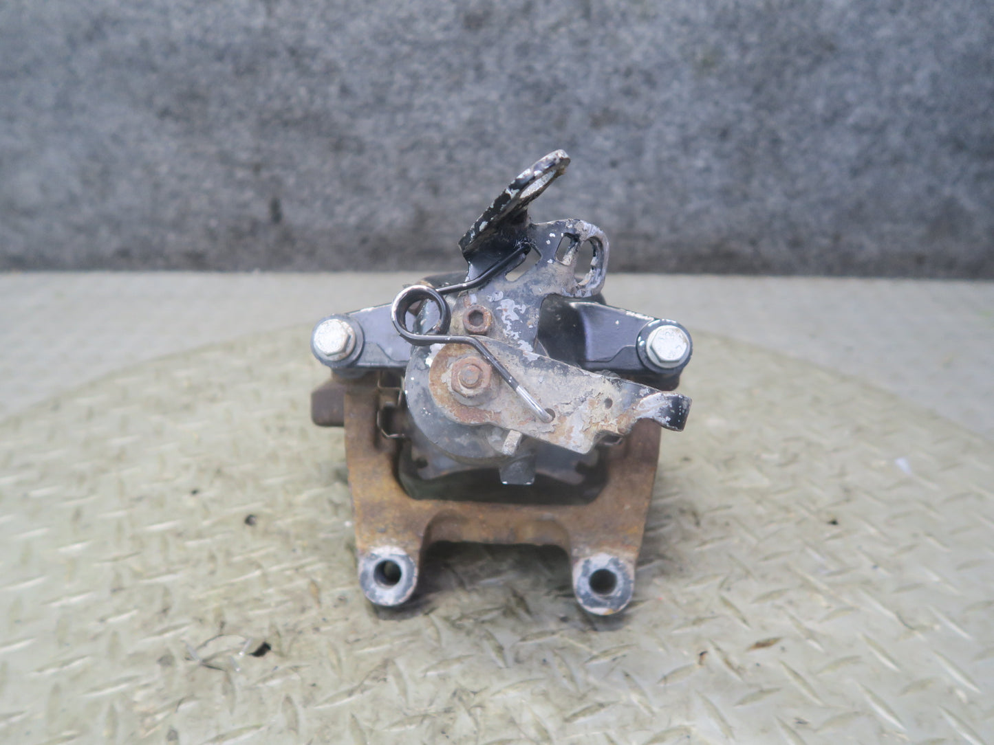 2008 VW Golf MK5 R32 AWD Set of 2 Rear Left & Right Brake Caliper OEM