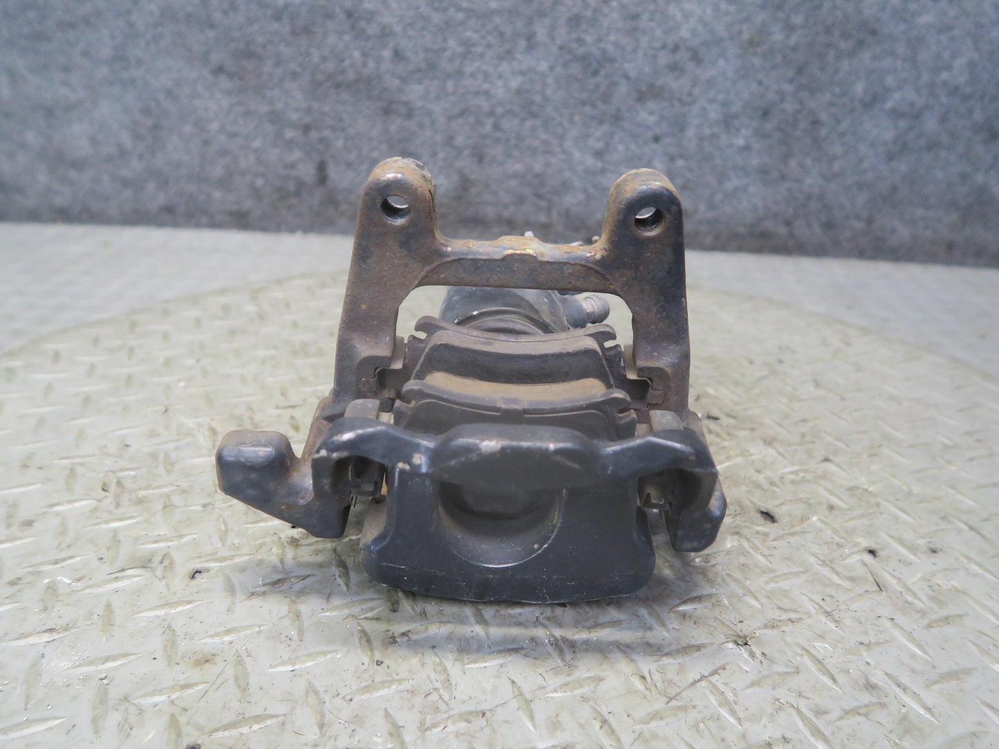 2008 VW Golf MK5 R32 AWD Set of 2 Rear Left & Right Brake Caliper OEM