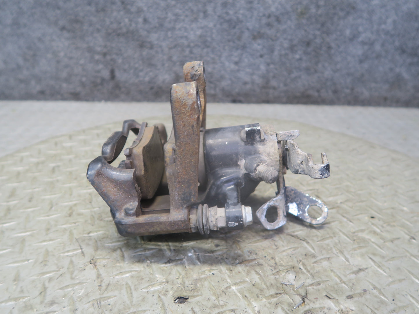 2008 VW Golf MK5 R32 AWD Set of 2 Rear Left & Right Brake Caliper OEM