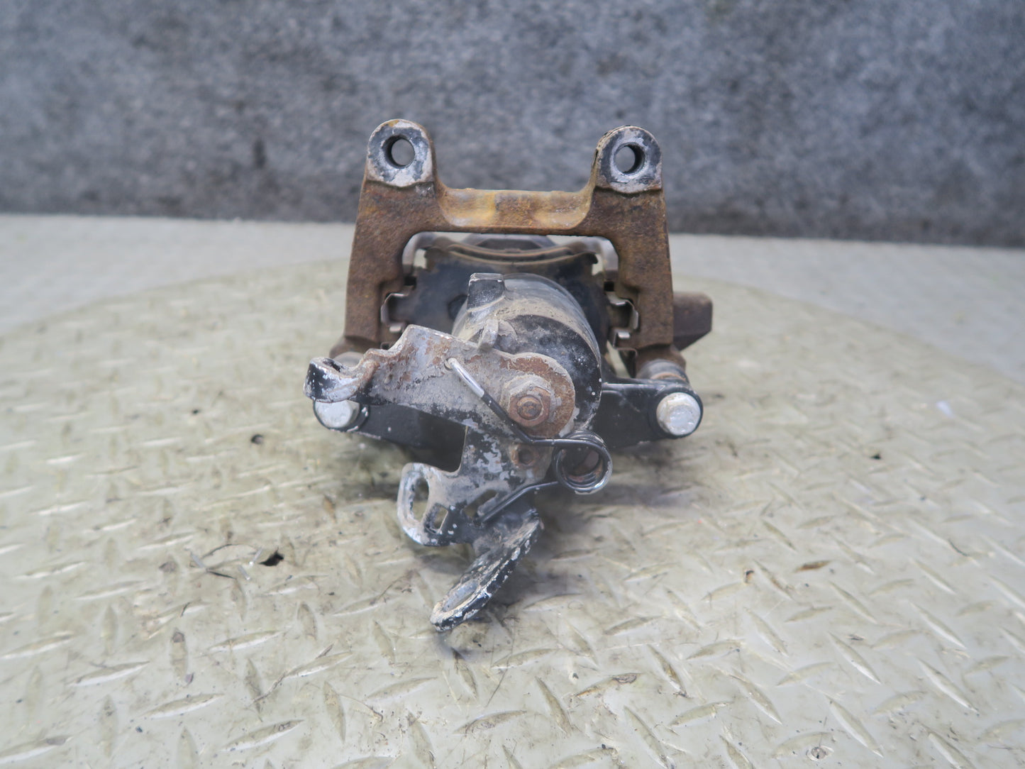 2008 VW Golf MK5 R32 AWD Set of 2 Rear Left & Right Brake Caliper OEM