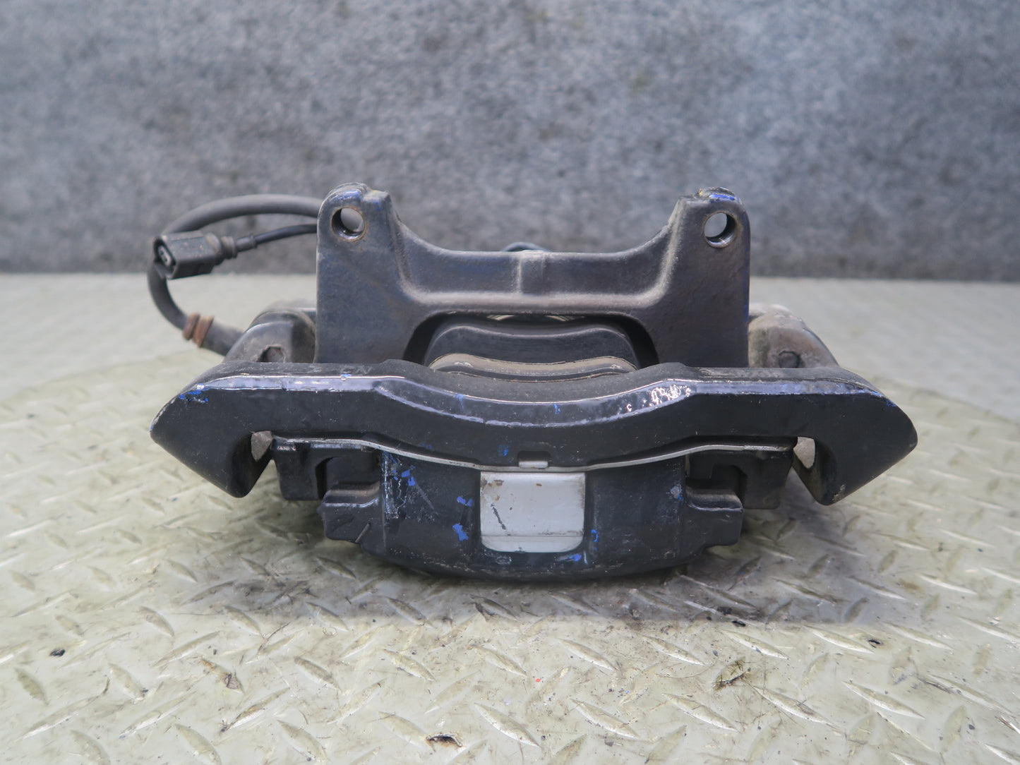 2008 VW Golf MK5 R32 AWD Set of 2 Front Left & Right Brake Caliper OEM