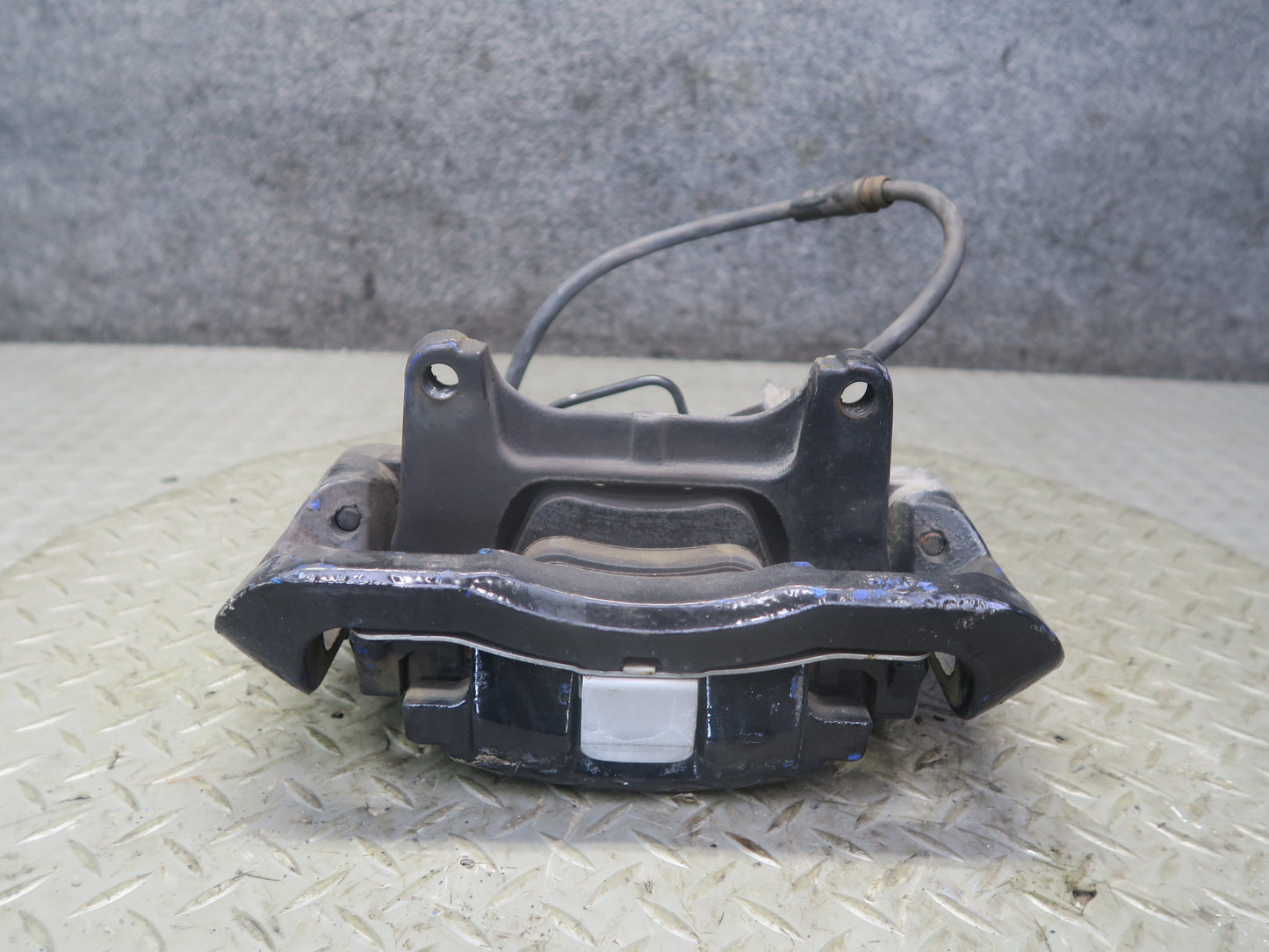 2008 VW Golf MK5 R32 AWD Set of 2 Front Left & Right Brake Caliper OEM