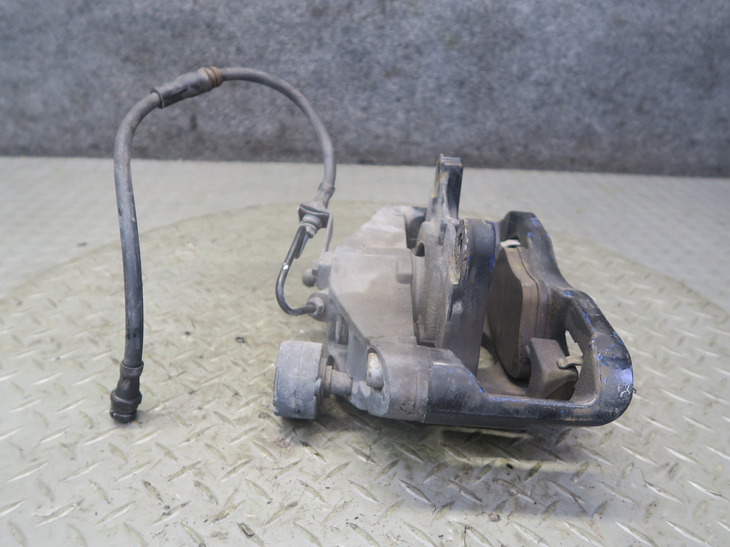 2008 VW Golf MK5 R32 AWD Set of 2 Front Left & Right Brake Caliper OEM