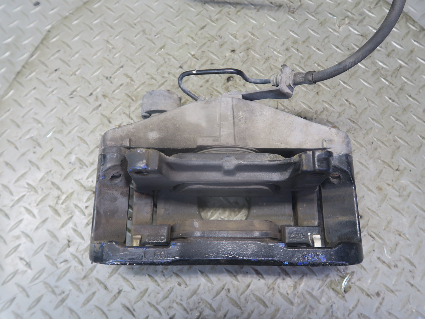 2008 VW Golf MK5 R32 AWD Set of 2 Front Left & Right Brake Caliper OEM