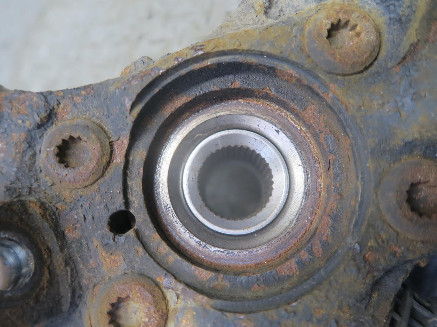 2008 VW Golf R32 AWD Front Right Spindle Knuckle Wheel Hub Bearing OEM