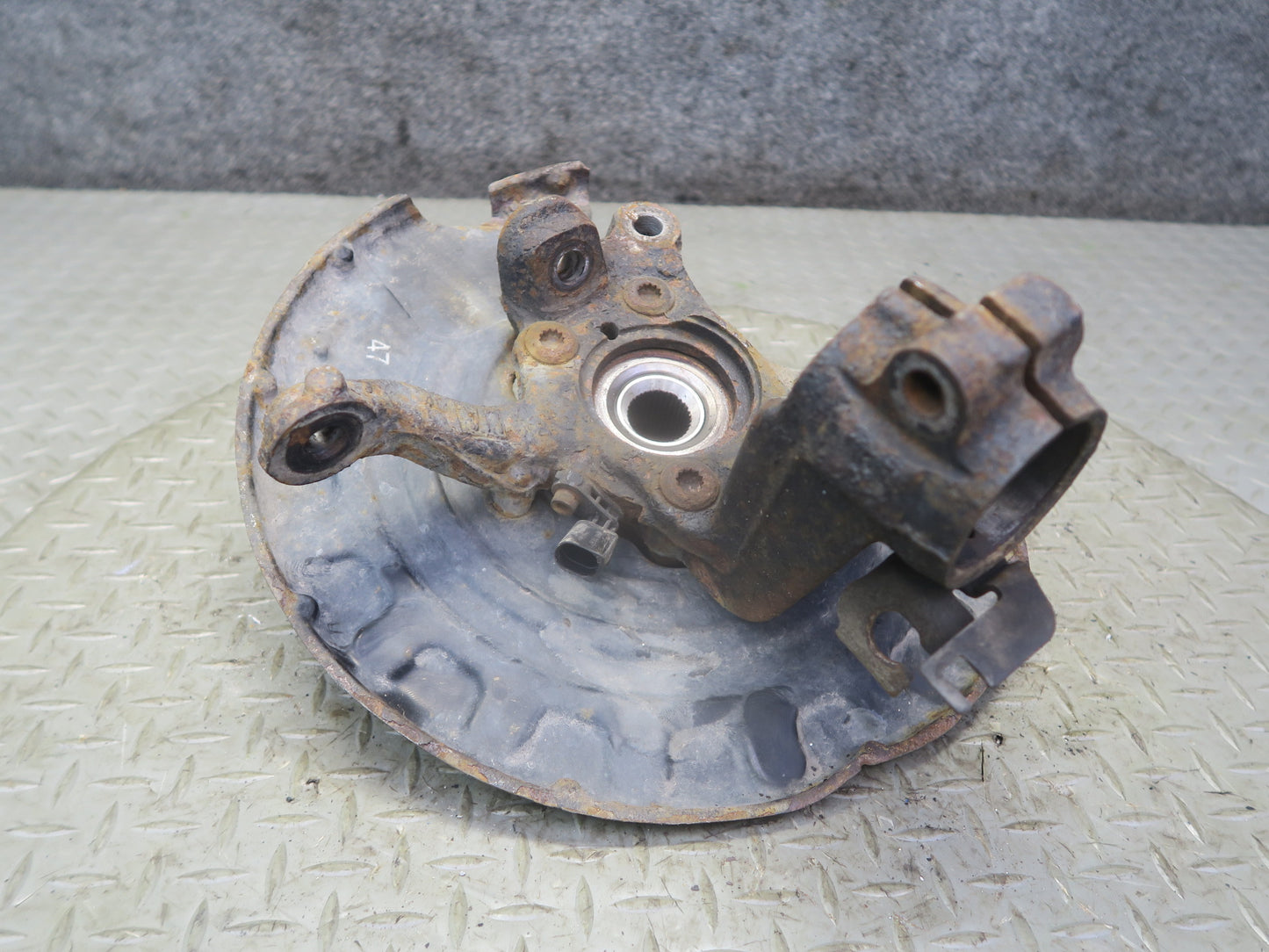 2008 VW Golf R32 AWD Front Right Spindle Knuckle Wheel Hub Bearing OEM