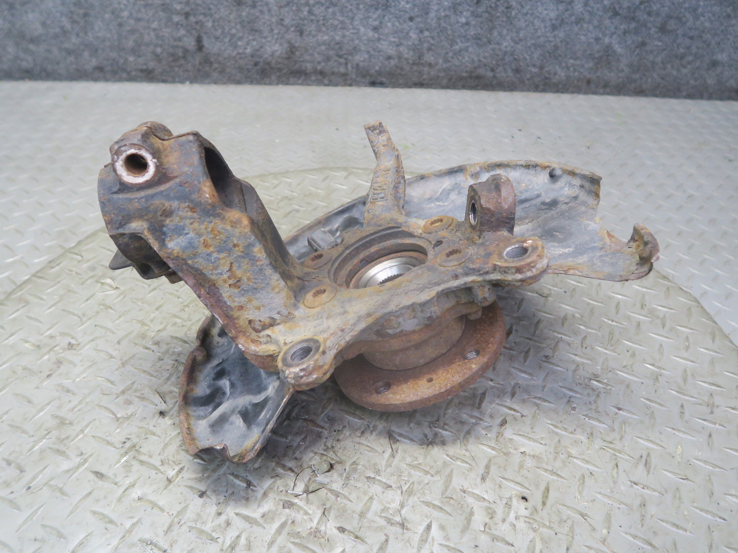 2008 VW Golf R32 AWD Front Right Spindle Knuckle Wheel Hub Bearing OEM