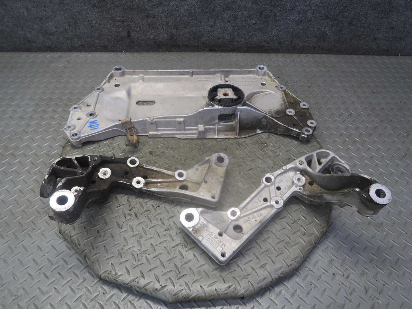 06-09 VW Golf MK5 R32 Set of 3 Front Subframe Mount Bracket Support OEM