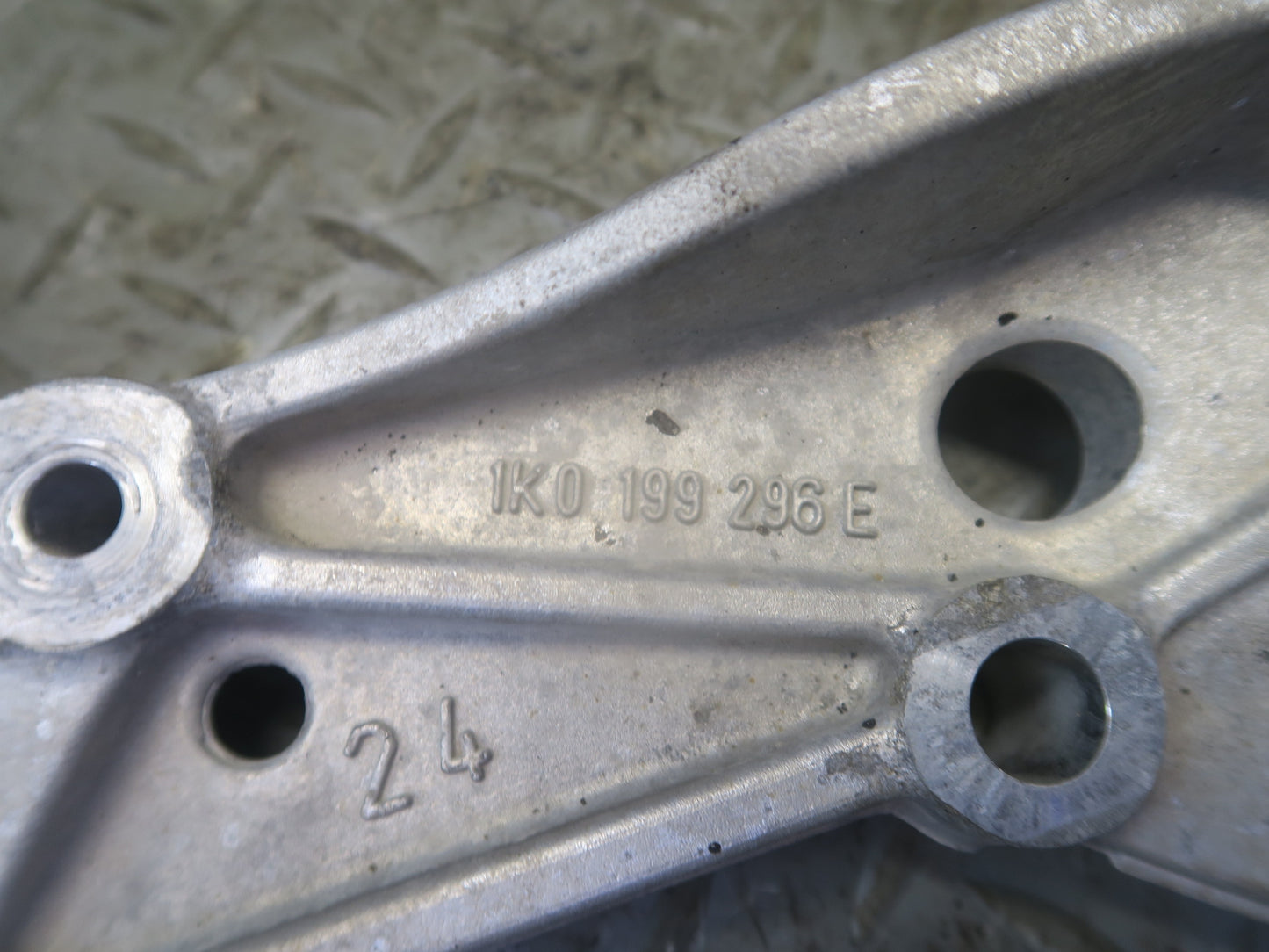 06-09 VW Golf MK5 R32 Set of 3 Front Subframe Mount Bracket Support OEM