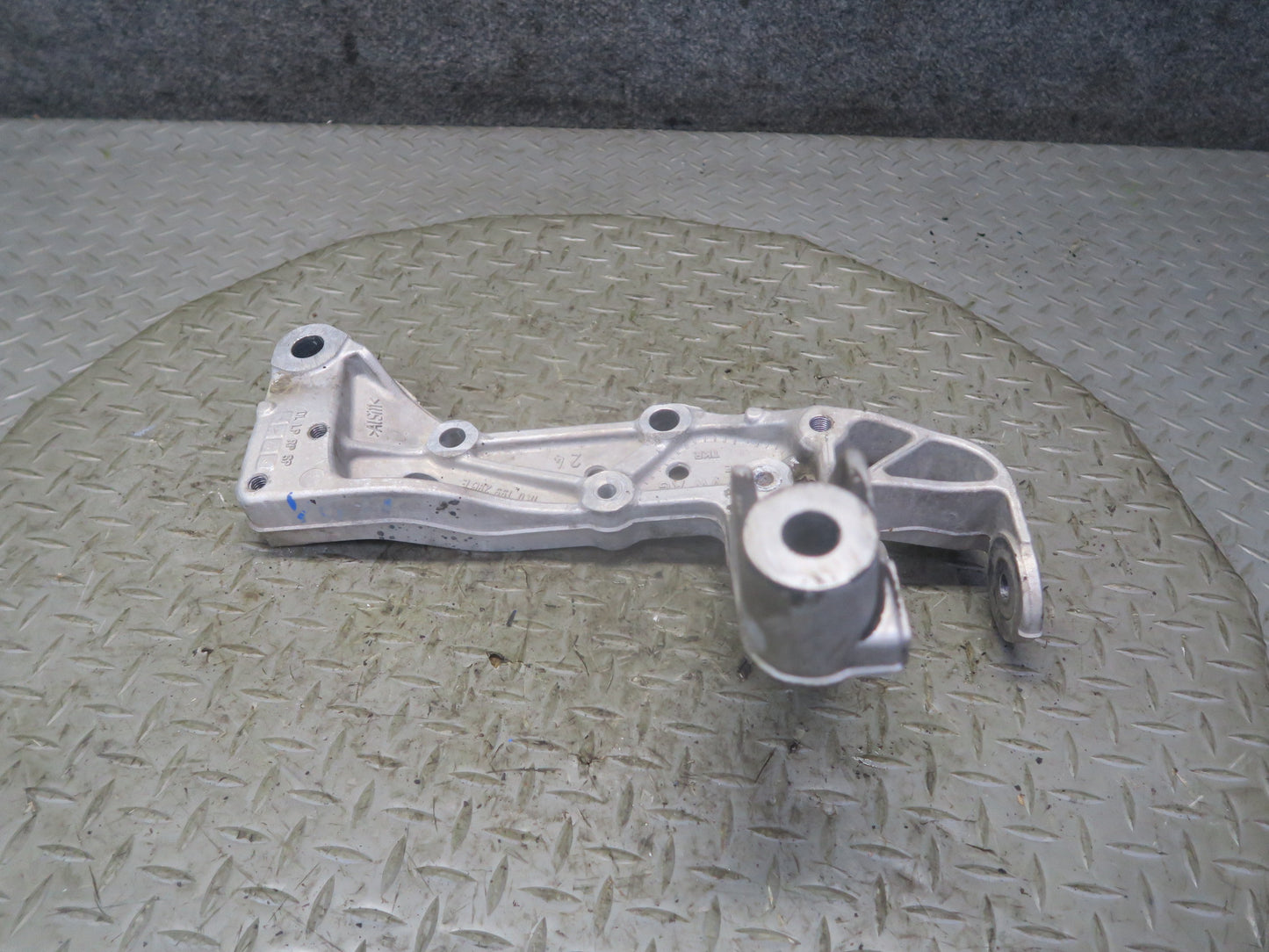 06-09 VW Golf MK5 R32 Set of 3 Front Subframe Mount Bracket Support OEM