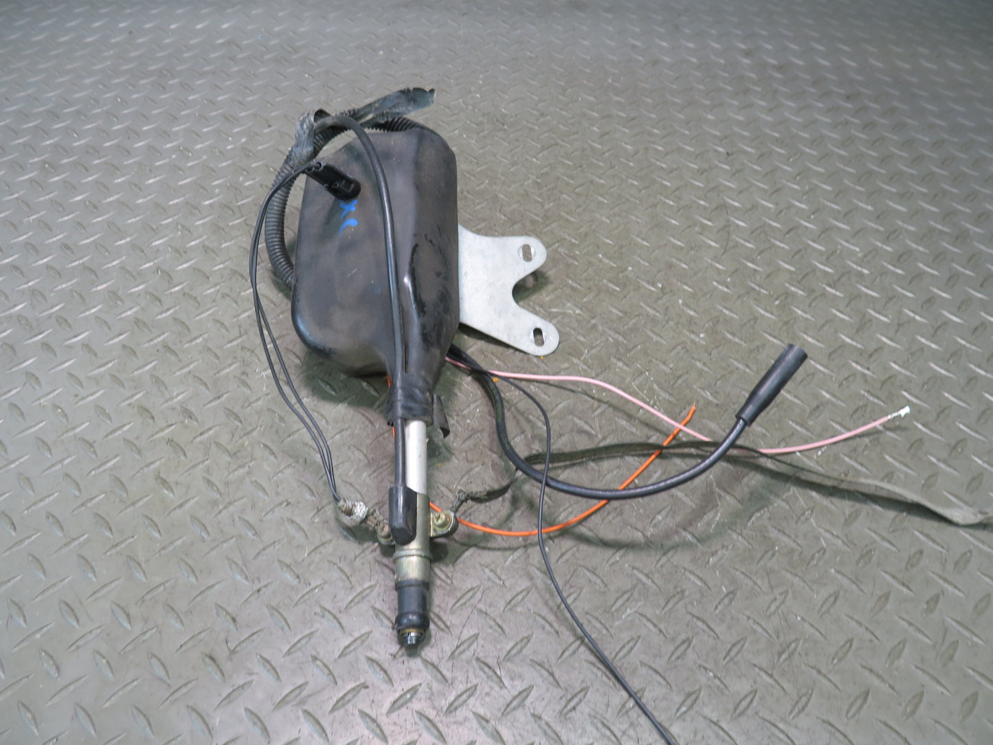 98-04 Chevrolet Corvette C5 Conv Rear Radio Power Antenna w Motor Assembly OEM