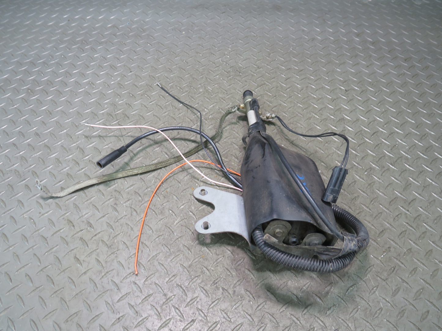 98-04 Chevrolet Corvette C5 Conv Rear Radio Power Antenna w Motor Assembly OEM