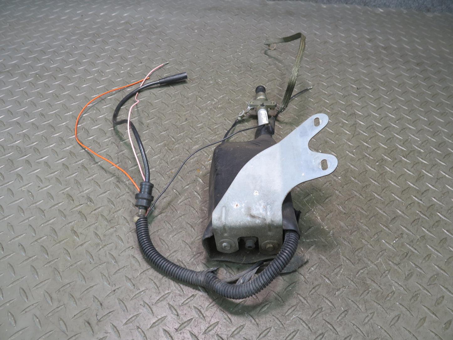 98-04 Chevrolet Corvette C5 Conv Rear Radio Power Antenna w Motor Assembly OEM