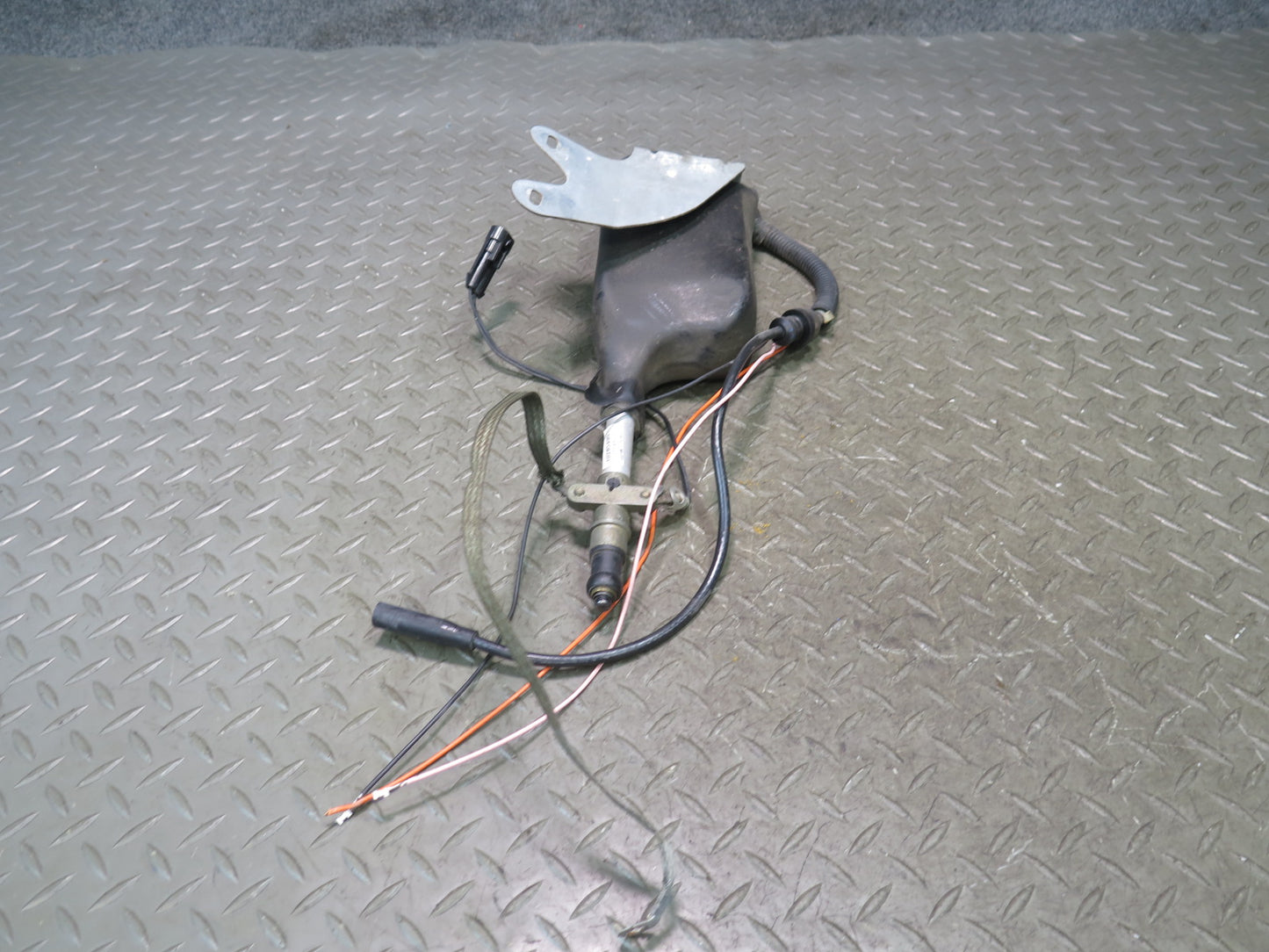 98-04 Chevrolet Corvette C5 Conv Rear Radio Power Antenna w Motor Assembly OEM