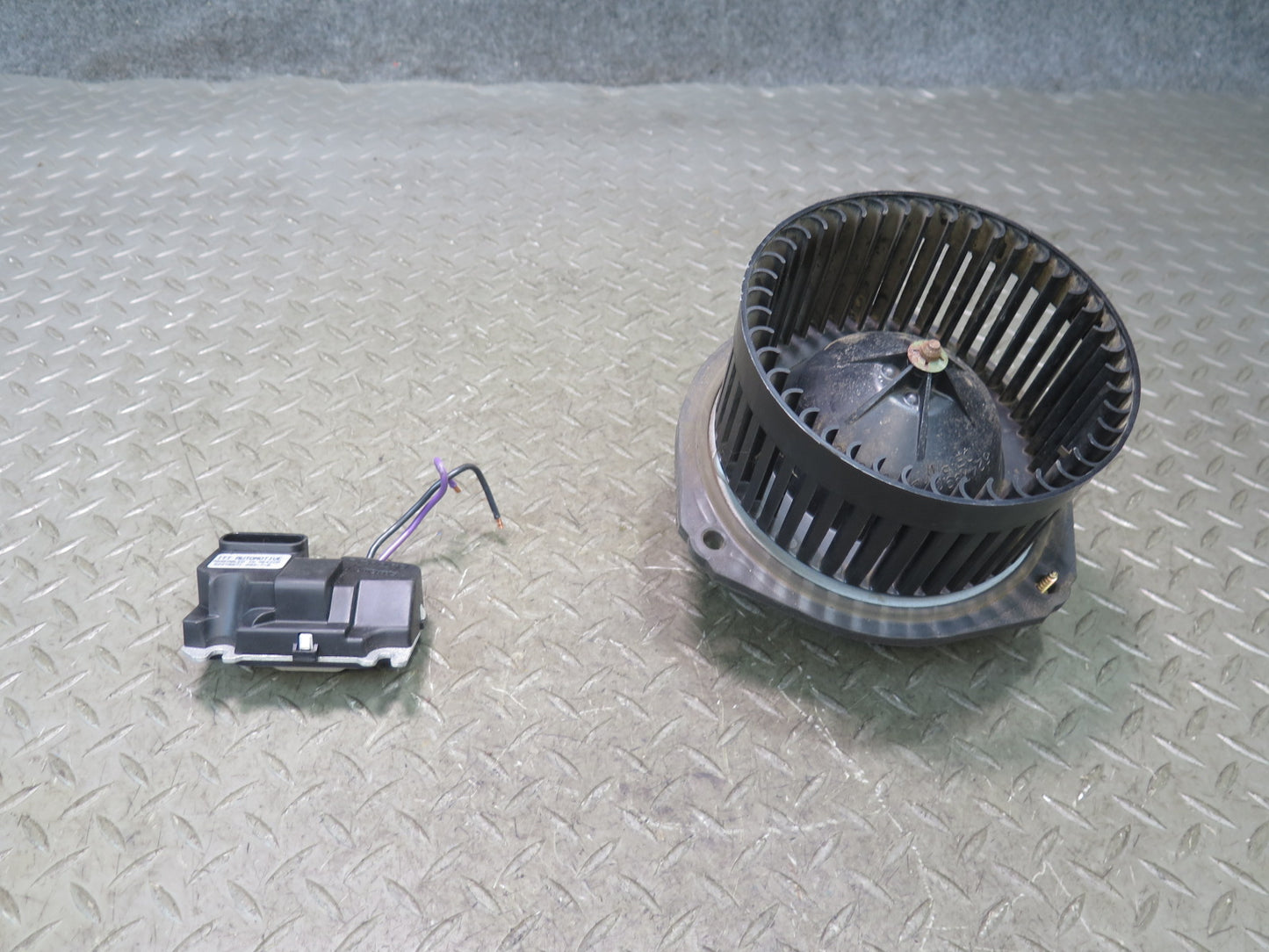 97-04 Chevrolet Corvette C5 A/C Heater Blower Motor Fan w Resistor OEM