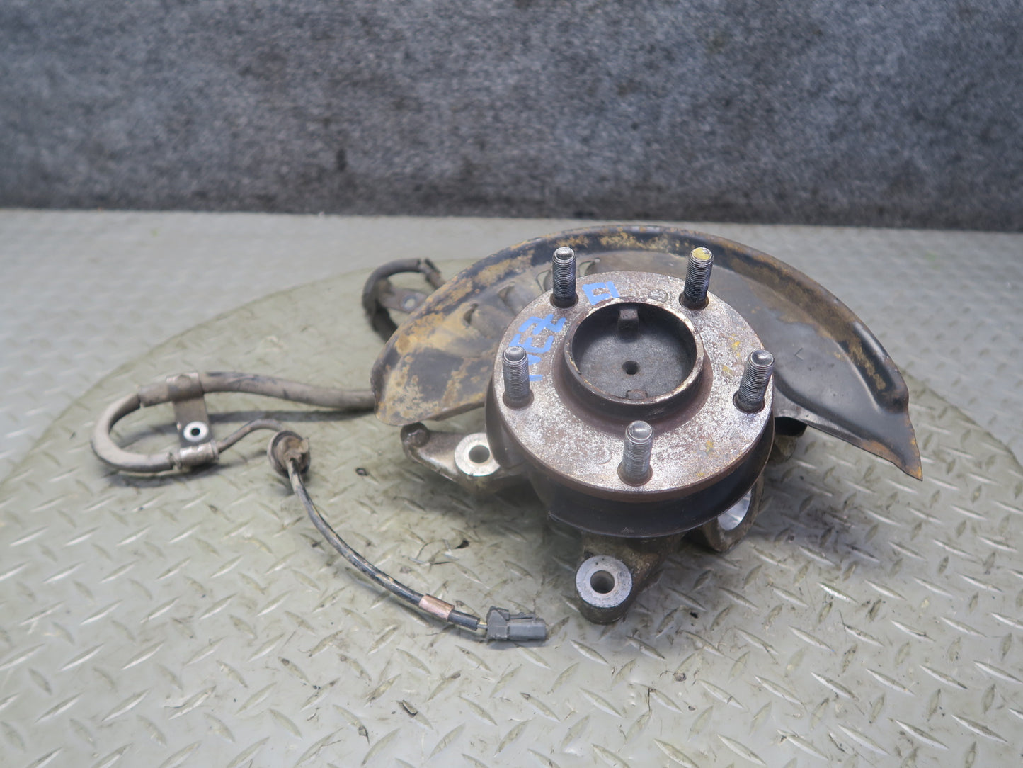 92-96 Nissan Z32 300ZX NON Turbo Front Left Spindle Knuckle Wheel Hub OEM