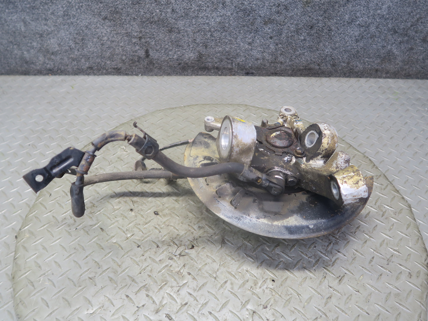 92-96 Nissan Z32 300ZX NON Turbo Front Left Spindle Knuckle Wheel Hub OEM