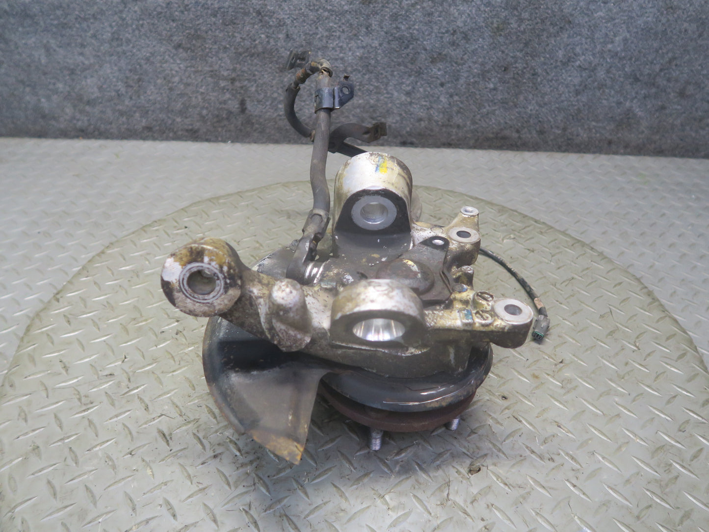 92-96 Nissan Z32 300ZX NON Turbo Front Left Spindle Knuckle Wheel Hub OEM