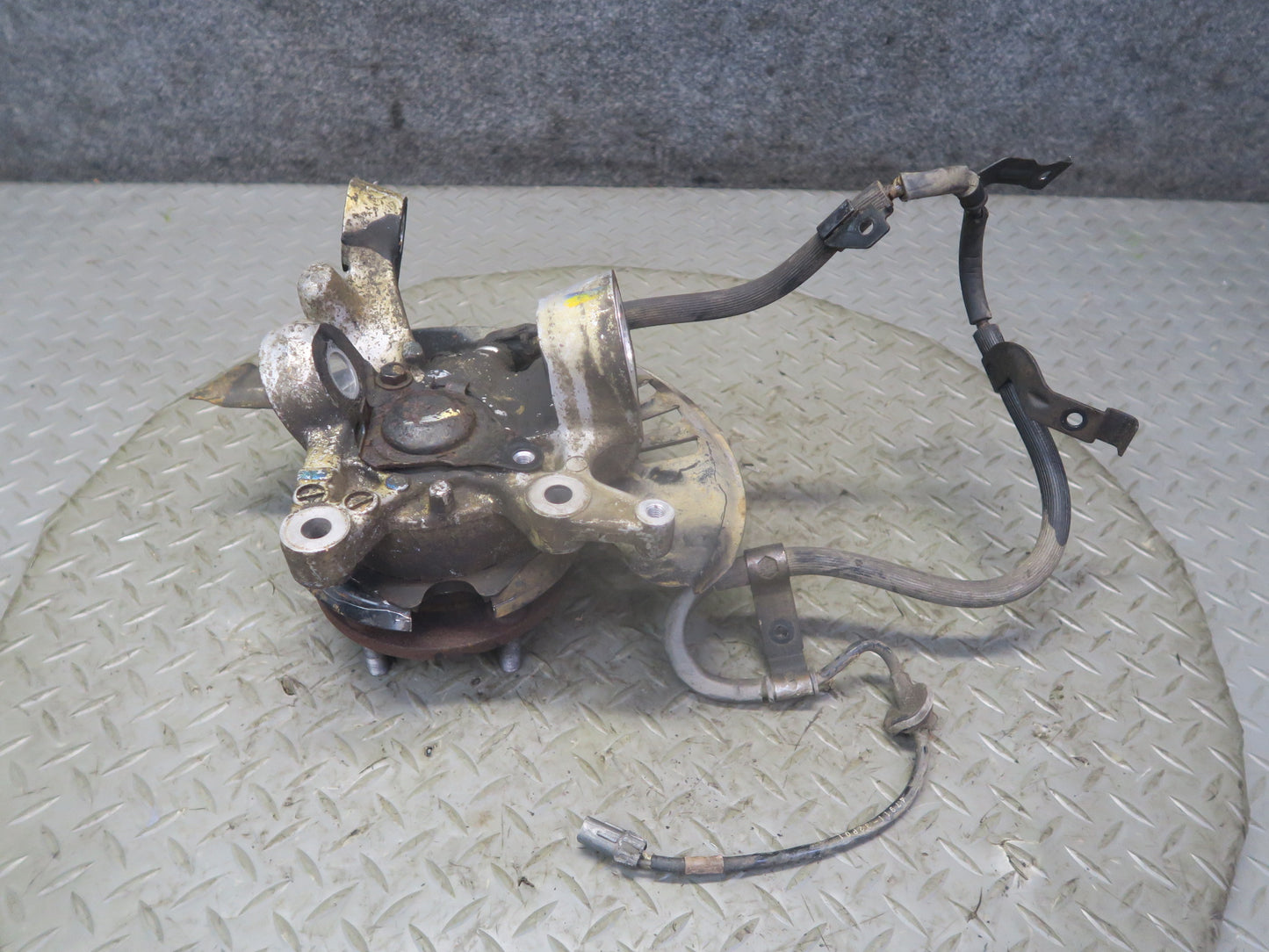 92-96 Nissan Z32 300ZX NON Turbo Front Left Spindle Knuckle Wheel Hub OEM