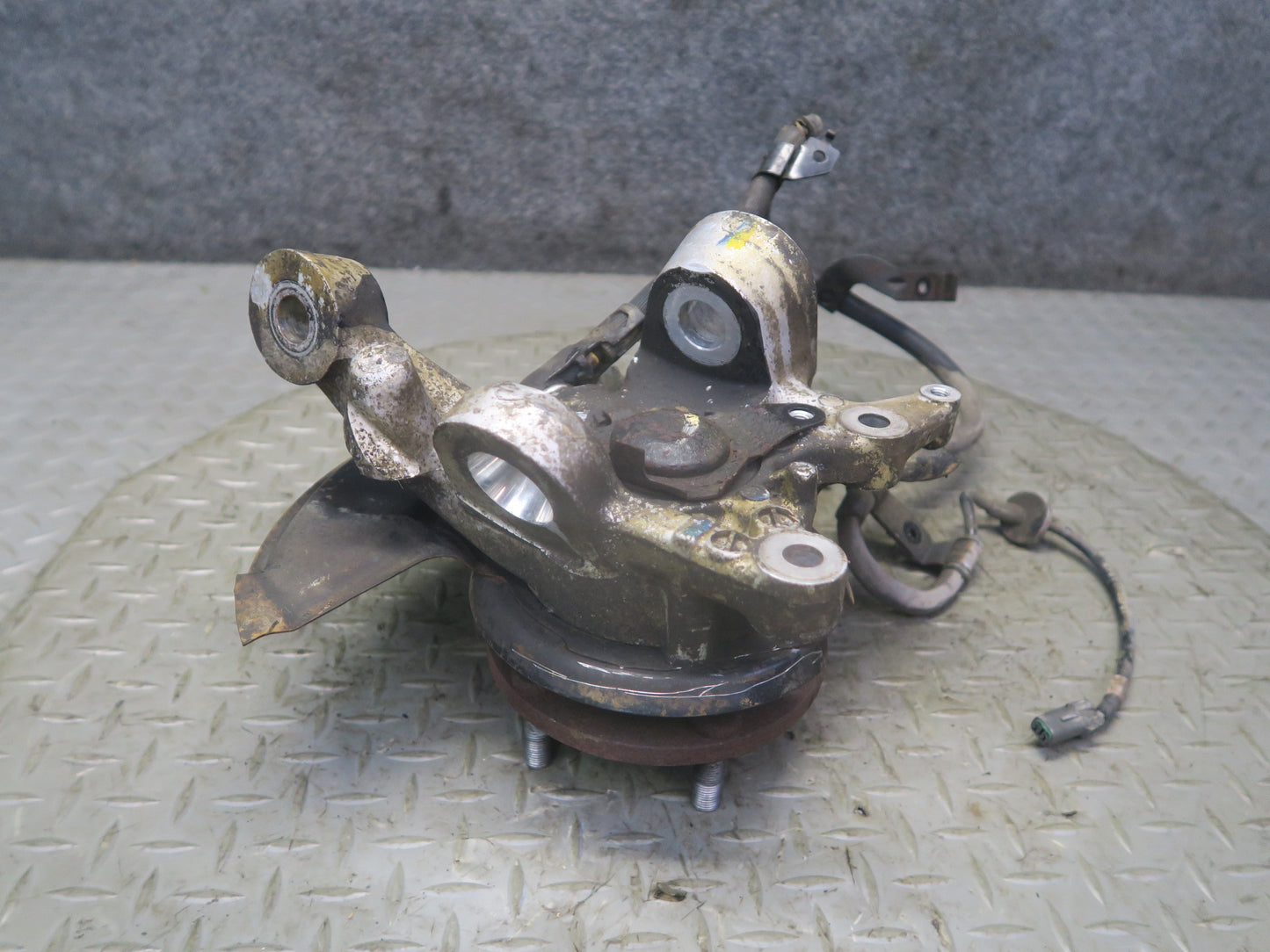 92-96 Nissan Z32 300ZX NON Turbo Front Left Spindle Knuckle Wheel Hub OEM